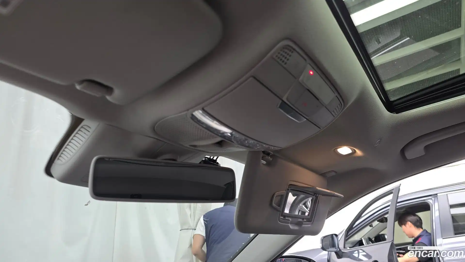 E-Class Mercedes-Benz 2019.9-OPTION-046