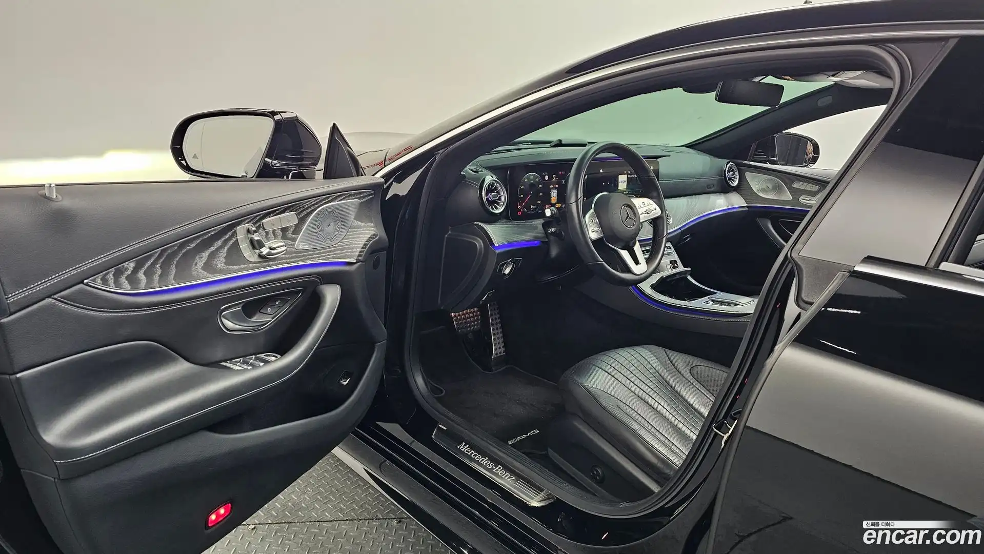 CLS-Class Mercedes-Benz 2021.1-INNER-010