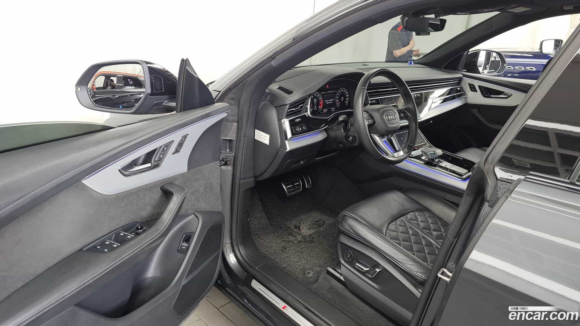 Q8 Audi 2021.2-INNER-010