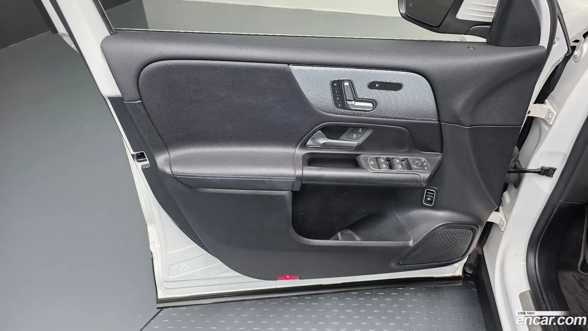 GLB-Class Mercedes-Benz 2021.9-INNER-034