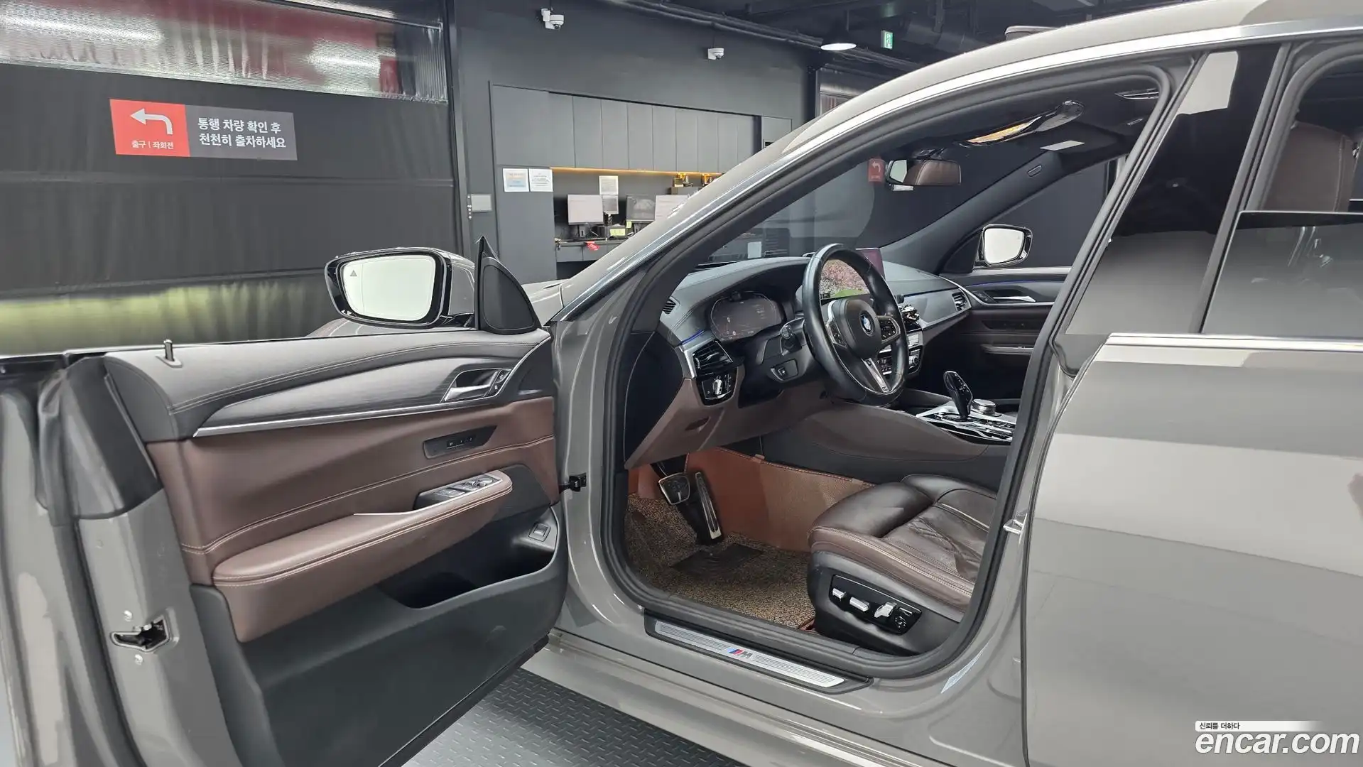 Gran Turismo BMW 2022.0-INNER-010
