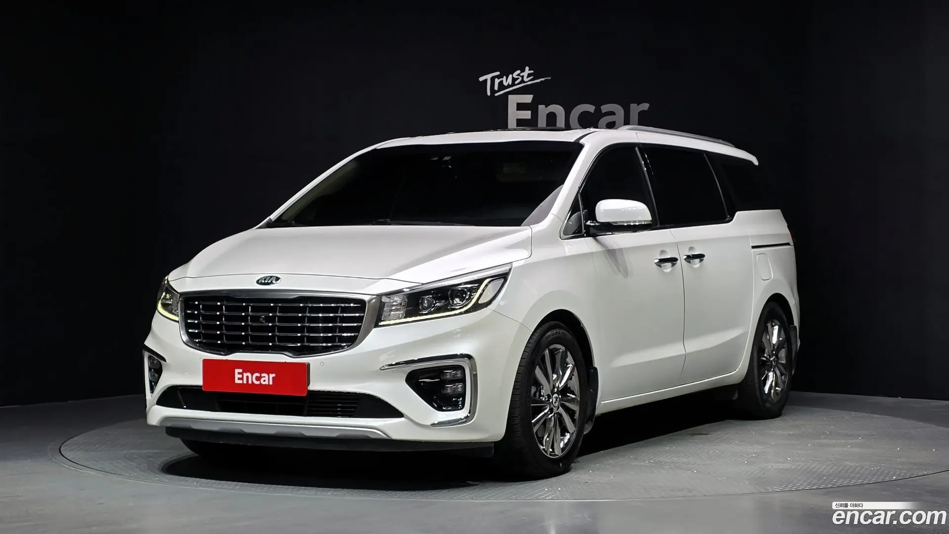 Main__Slider__Photo:Canival Kia 2019.4-0