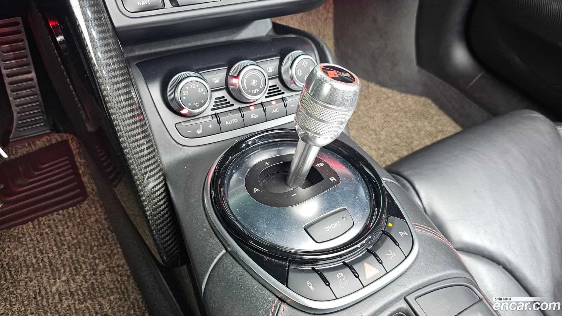 R8 Audi 2013.5-INNER-009