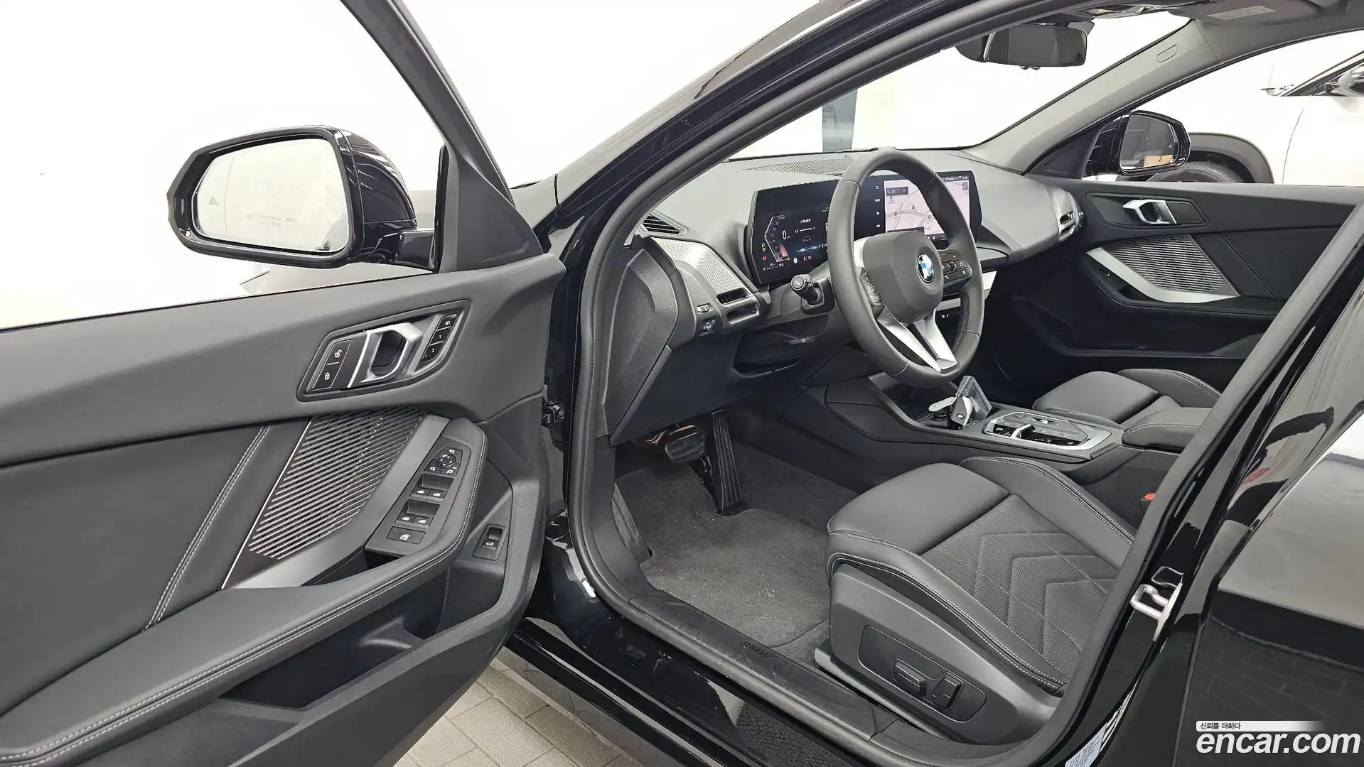 1-Series BMW 2025.6-INNER-010
