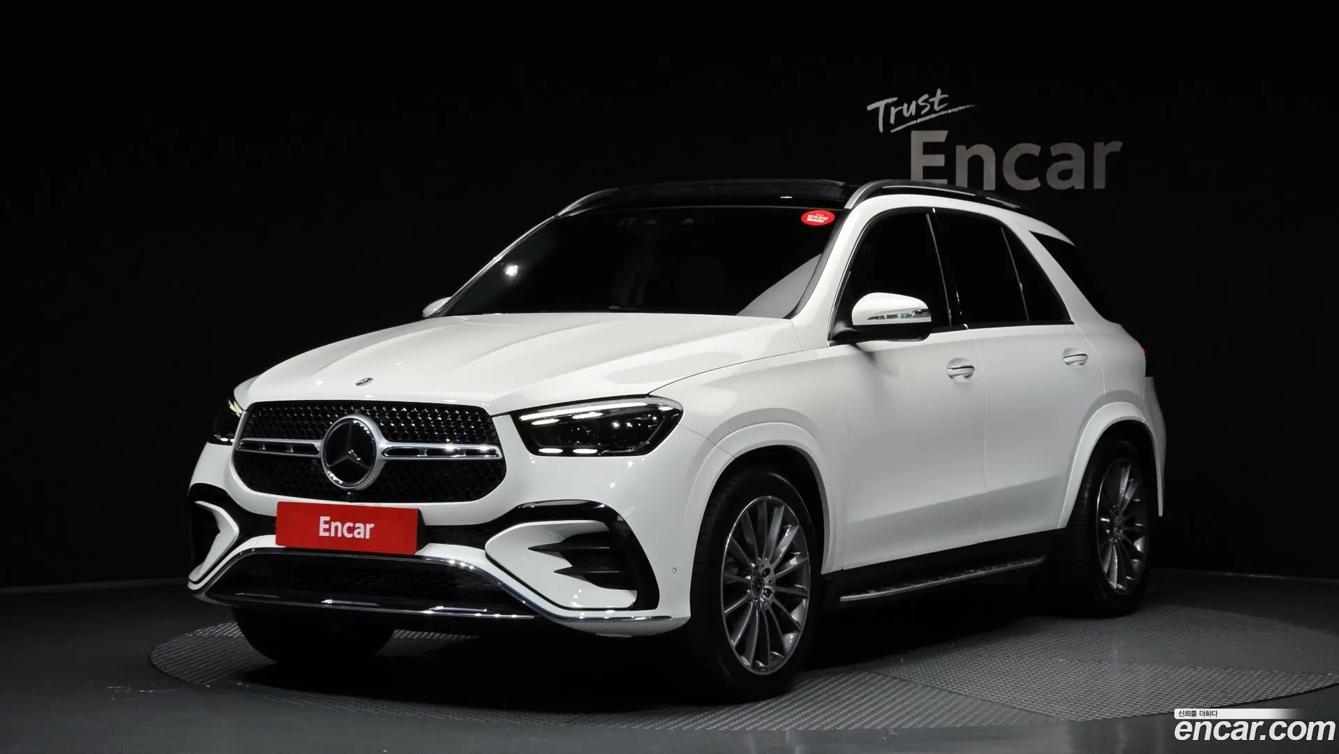 Main__Slider__Photo:GLE-Class Mercedes-Benz 2023.11-0