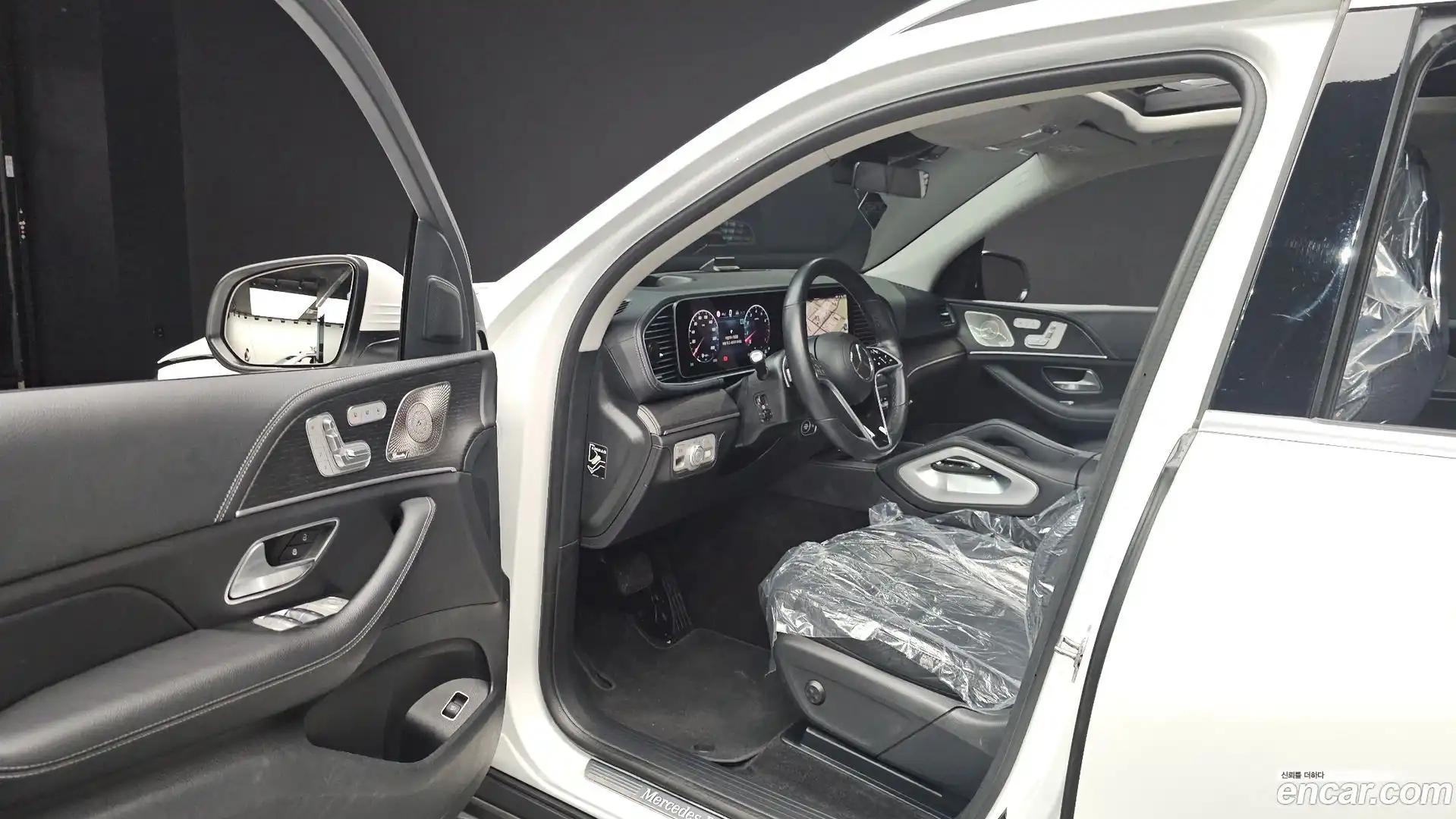 GLE-Class Mercedes-Benz 2023.11-INNER-010
