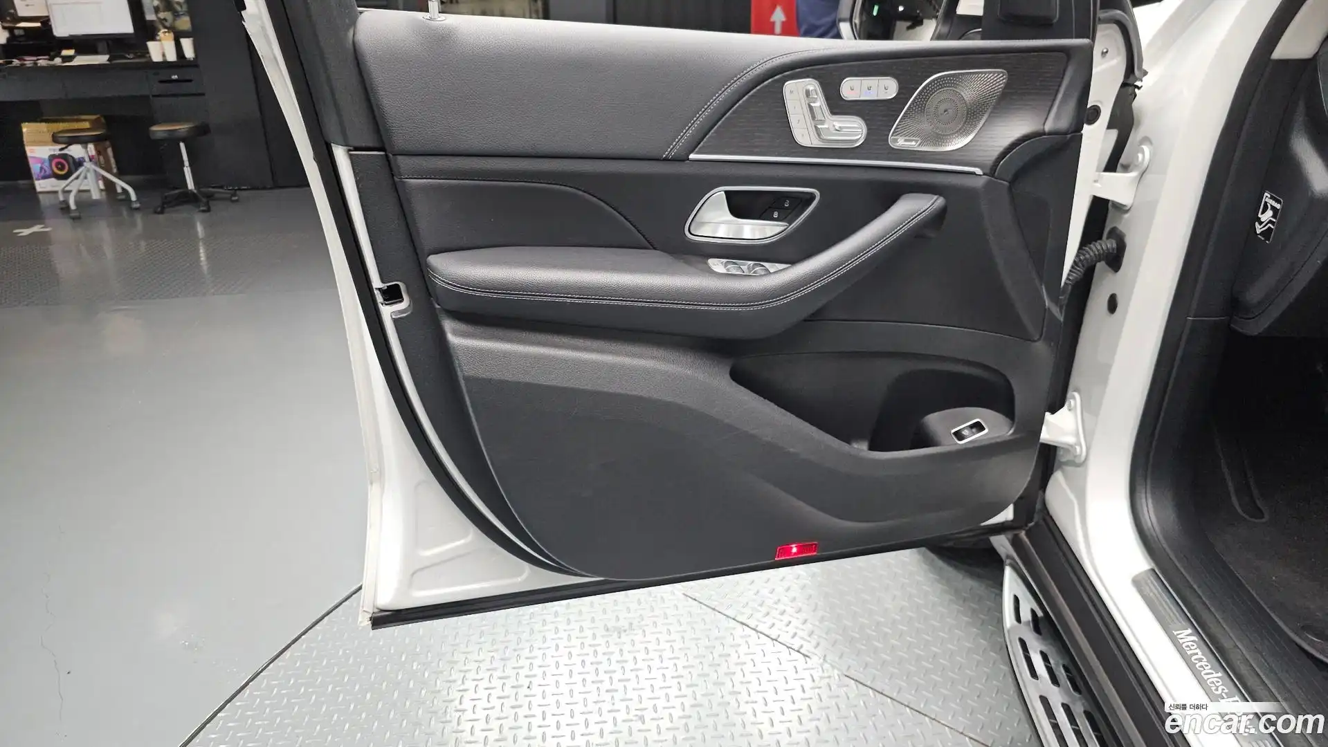 GLE-Class Mercedes-Benz 2023.11-INNER-034