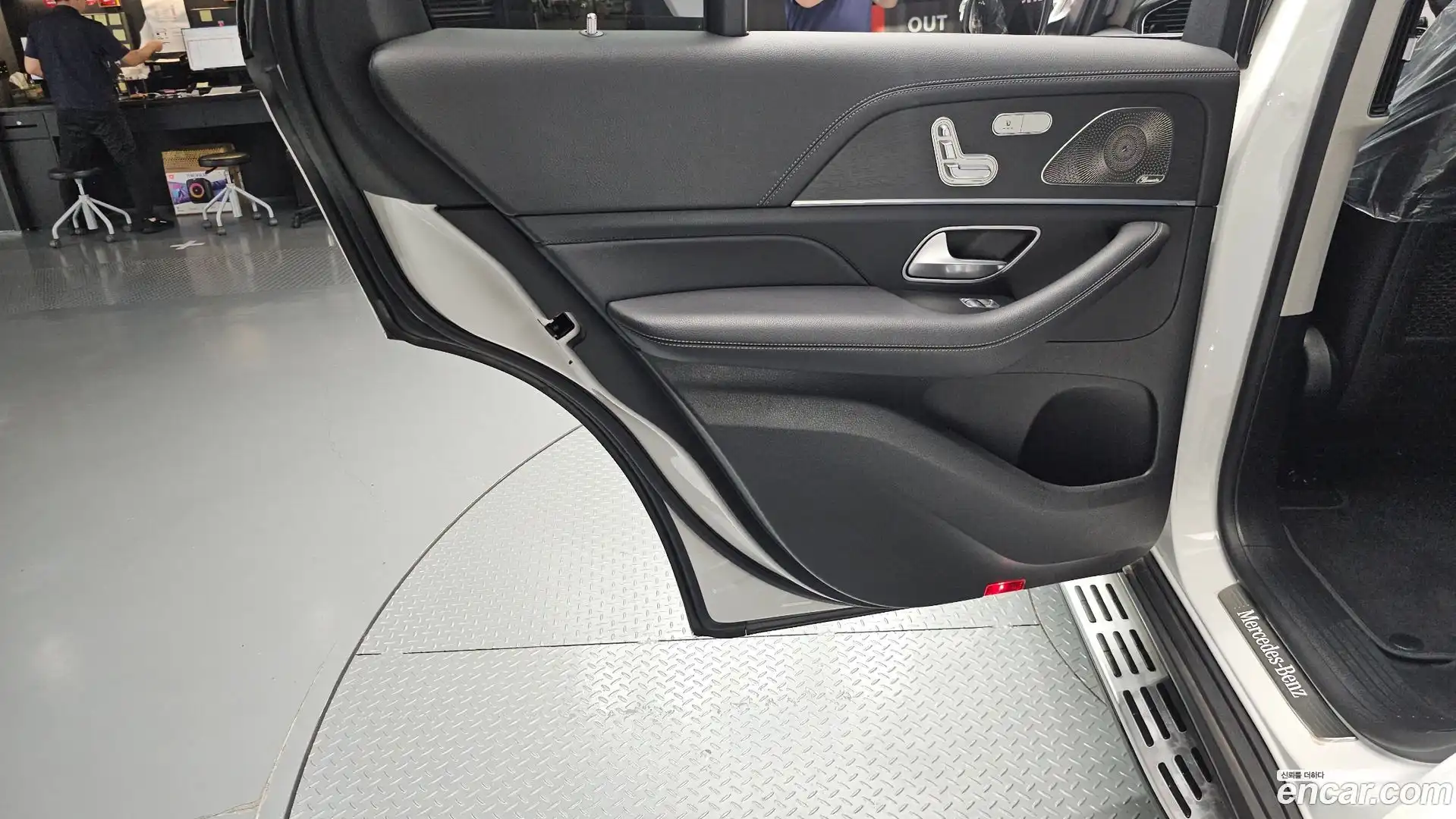 GLE-Class Mercedes-Benz 2023.11-INNER-035