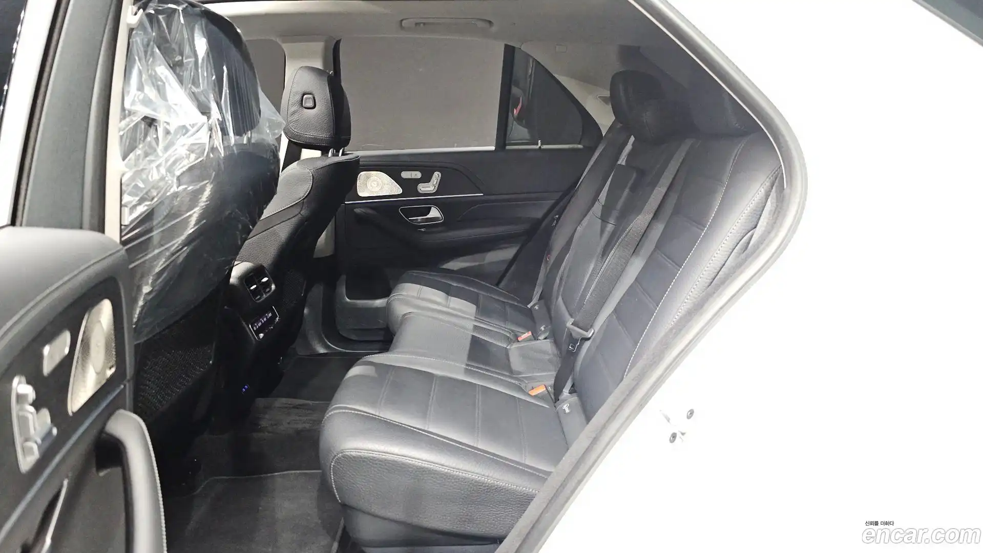 GLE-Class Mercedes-Benz 2023.11-INNER-036