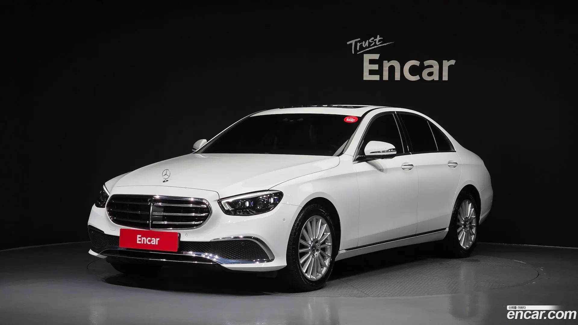 Main__Slider__Photo:E-Class Mercedes-Benz 2022.0-0