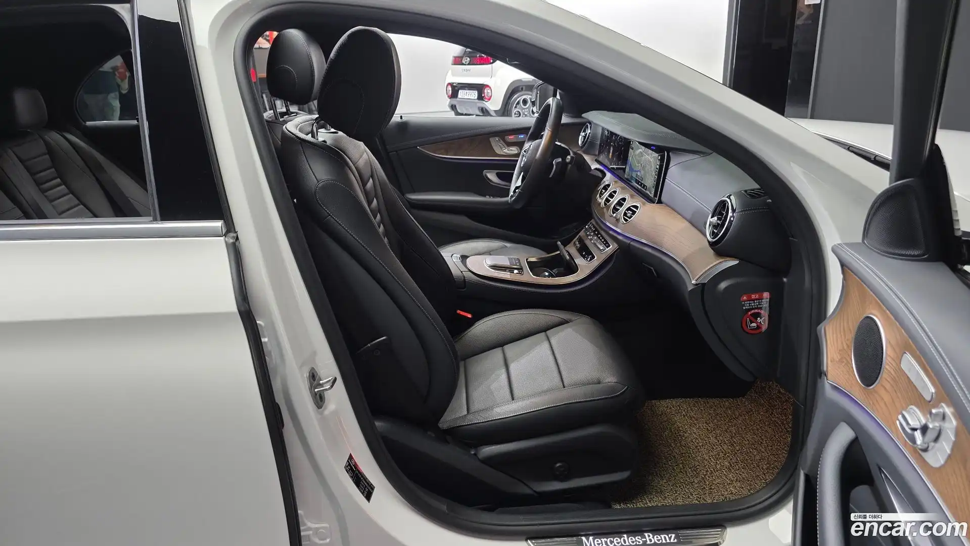 E-Class Mercedes-Benz 2022.0-OPTION-015