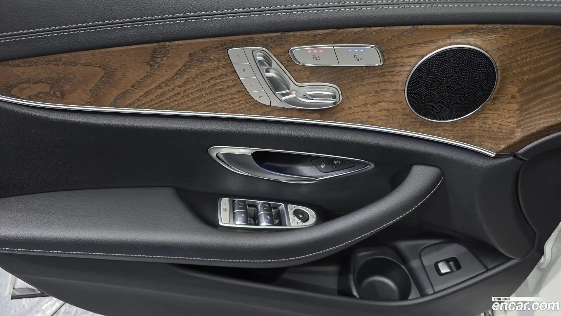 E-Class Mercedes-Benz 2022.0-INNER-034