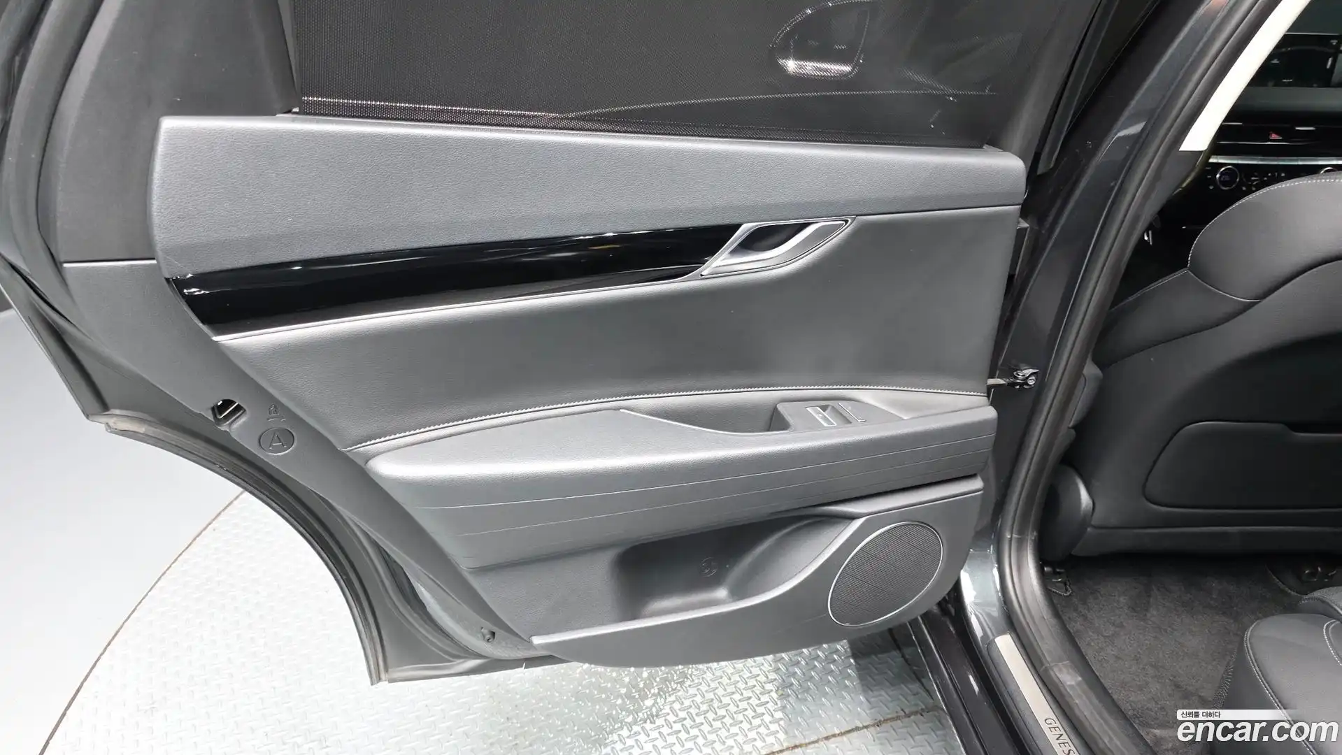 G80 Genesis 2021.0-INNER-035