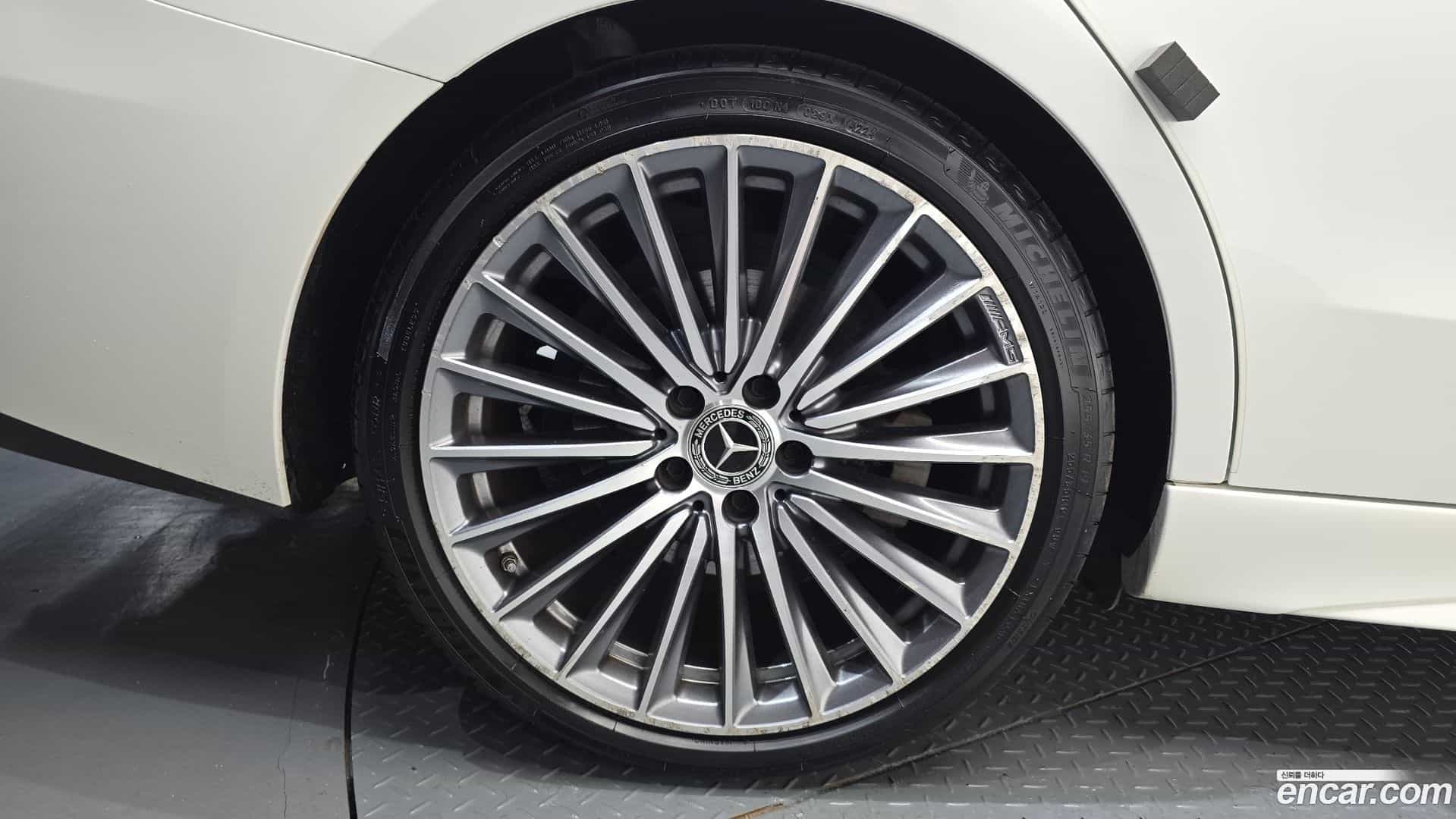 C-Class Mercedes-Benz 2023.0-OUTER-005