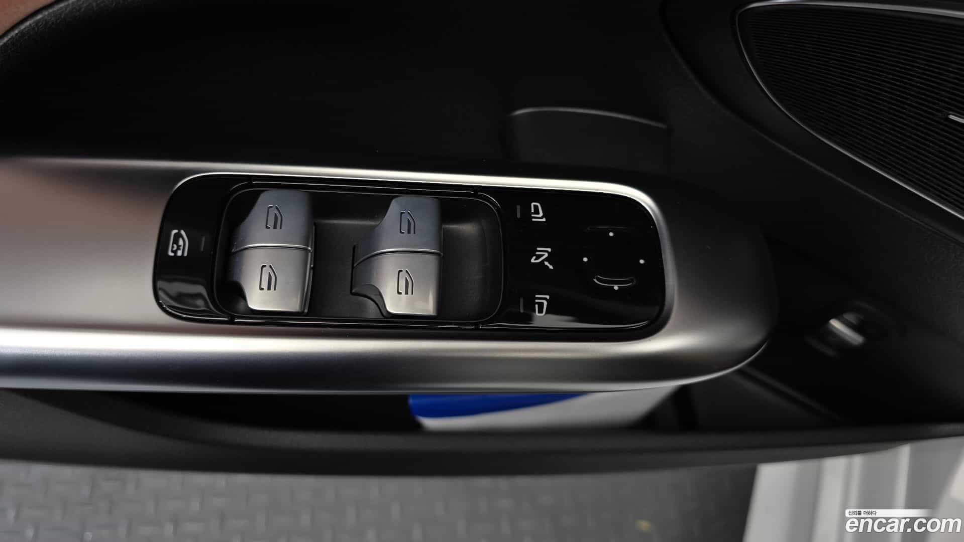 C-Class Mercedes-Benz 2023.0-OPTION-044
