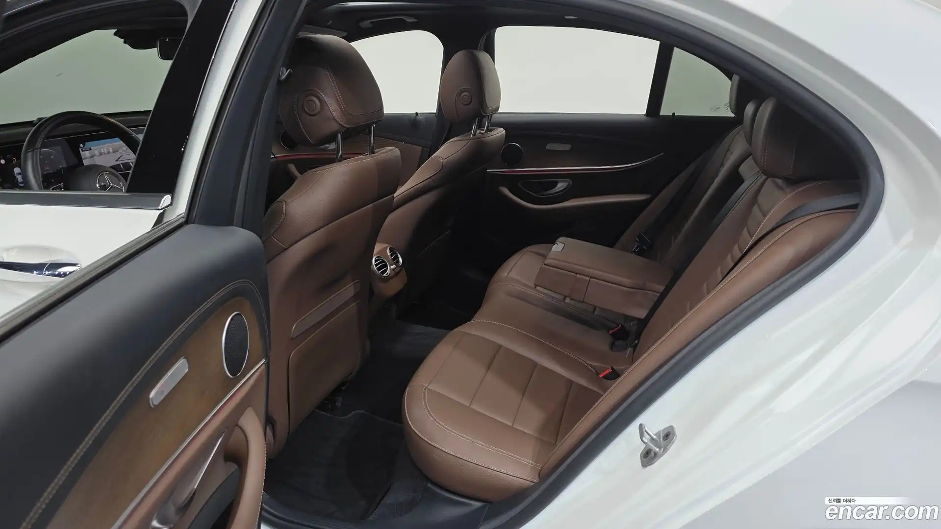 E-Class Mercedes-Benz 2022.7-OPTION-016