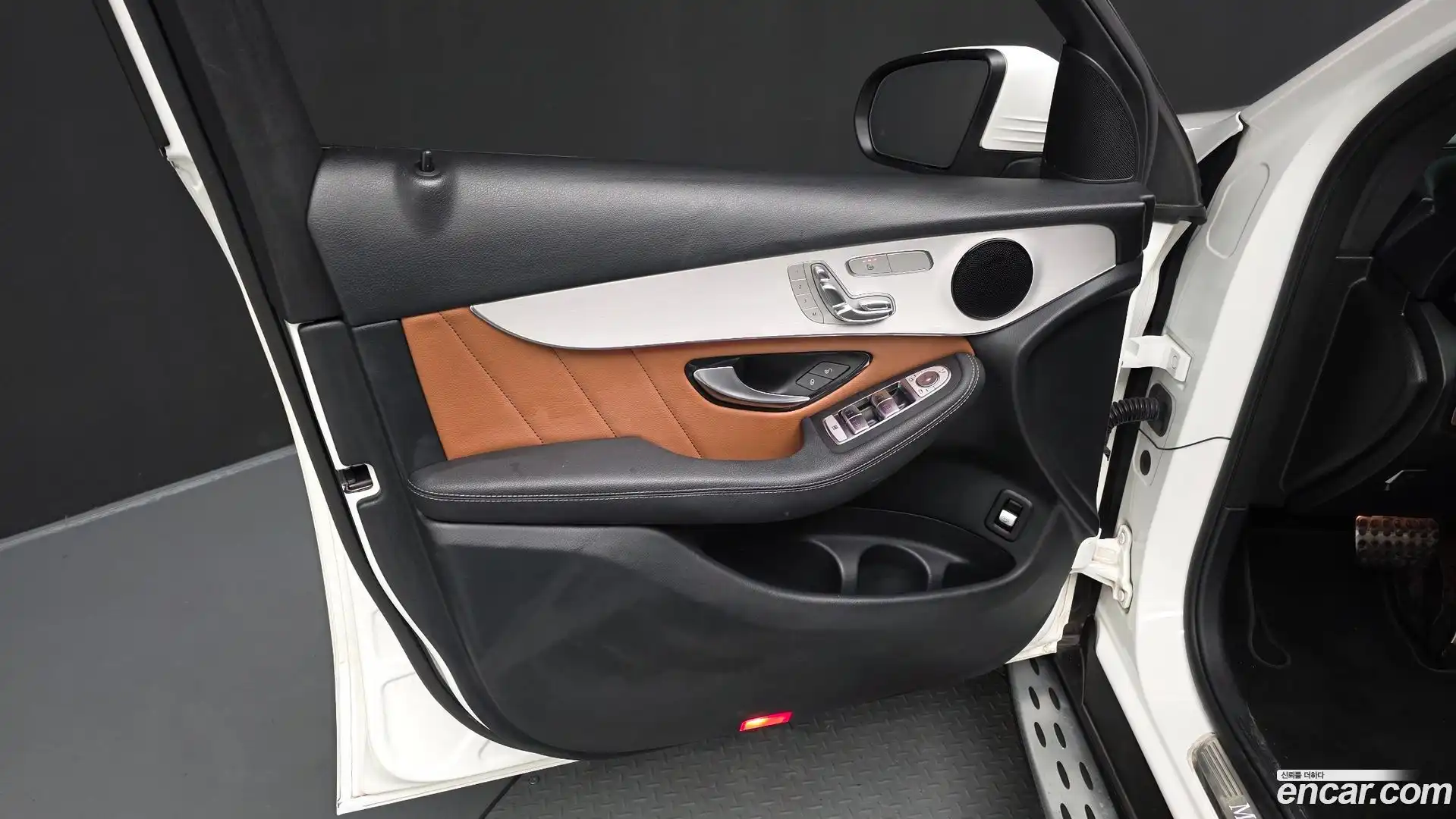 GLC-Class Mercedes-Benz 2020.9-INNER-034