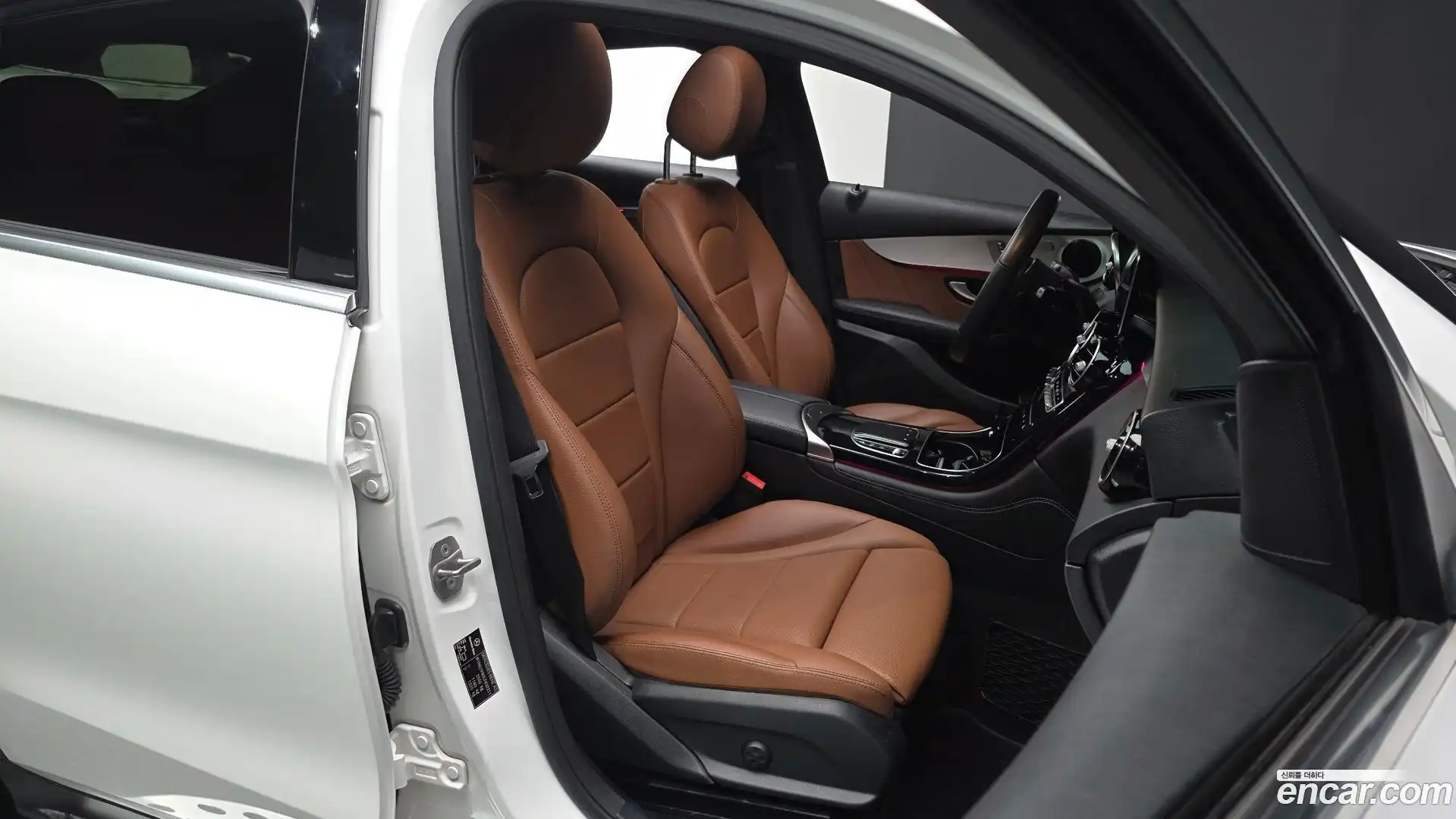 GLC-Class Mercedes-Benz 2020.9-INNER-036