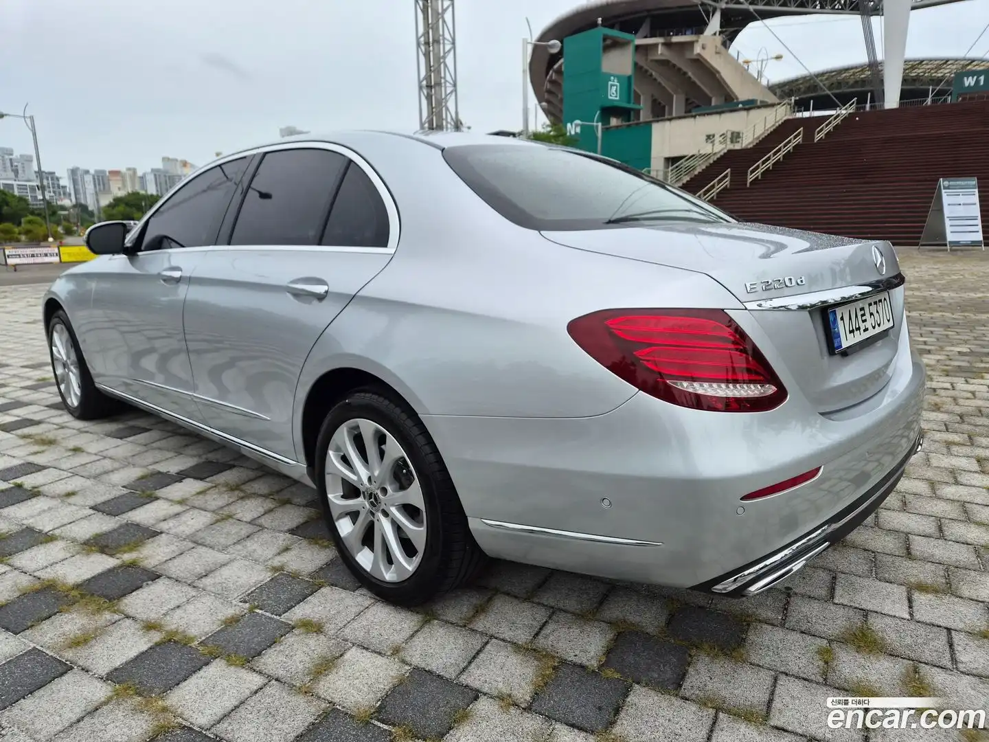 E-Class Mercedes-Benz 2020.8-OUTER-004