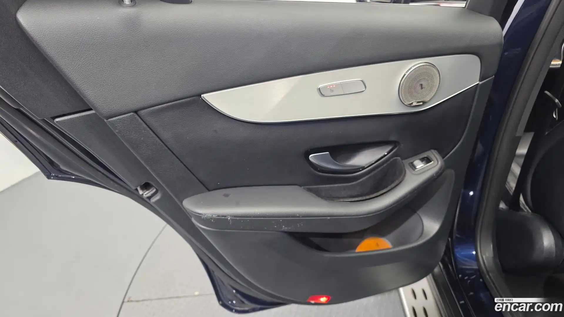 GLC-Class Mercedes-Benz 2018.6-INNER-035