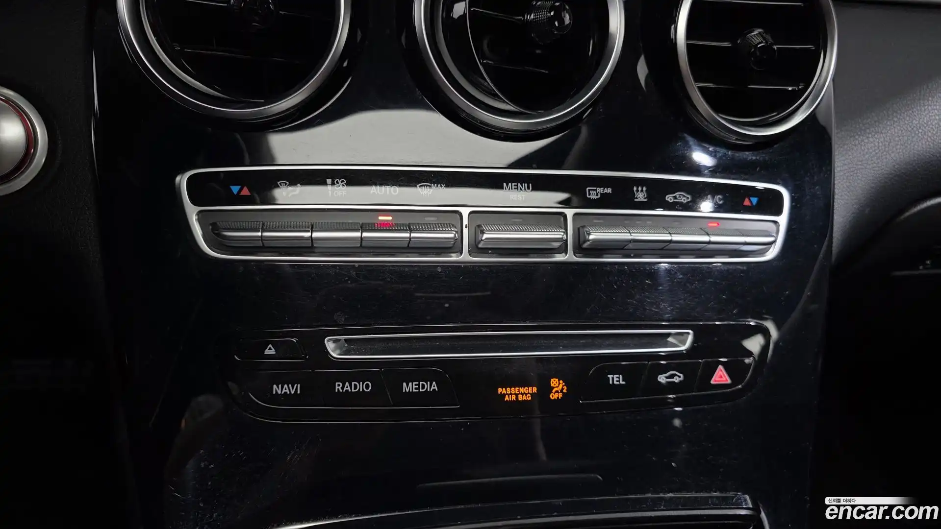 GLC-Class Mercedes-Benz 2018.6-OPTION-043