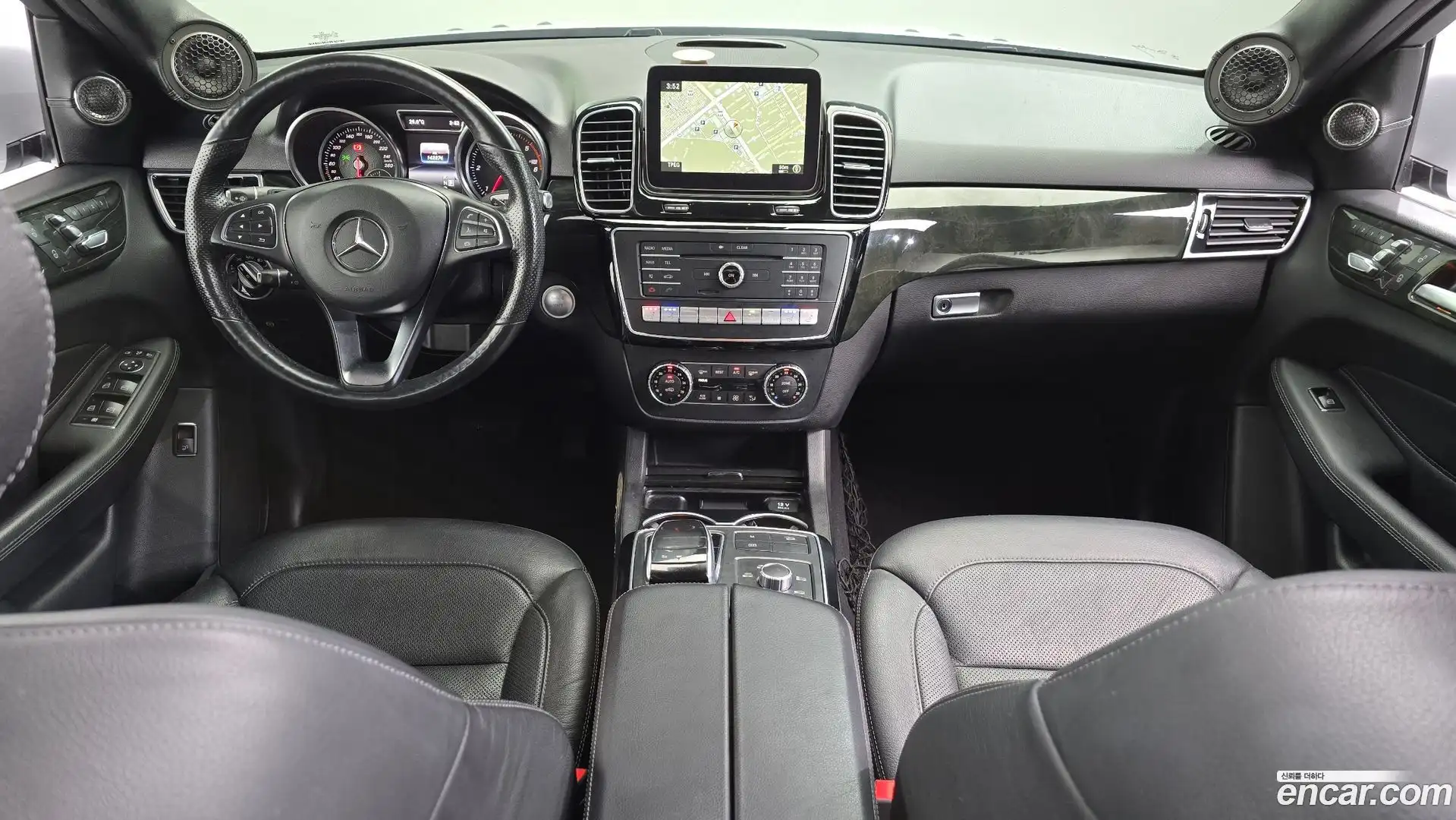 GLE-Class Mercedes-Benz 2017.4-INNER-007