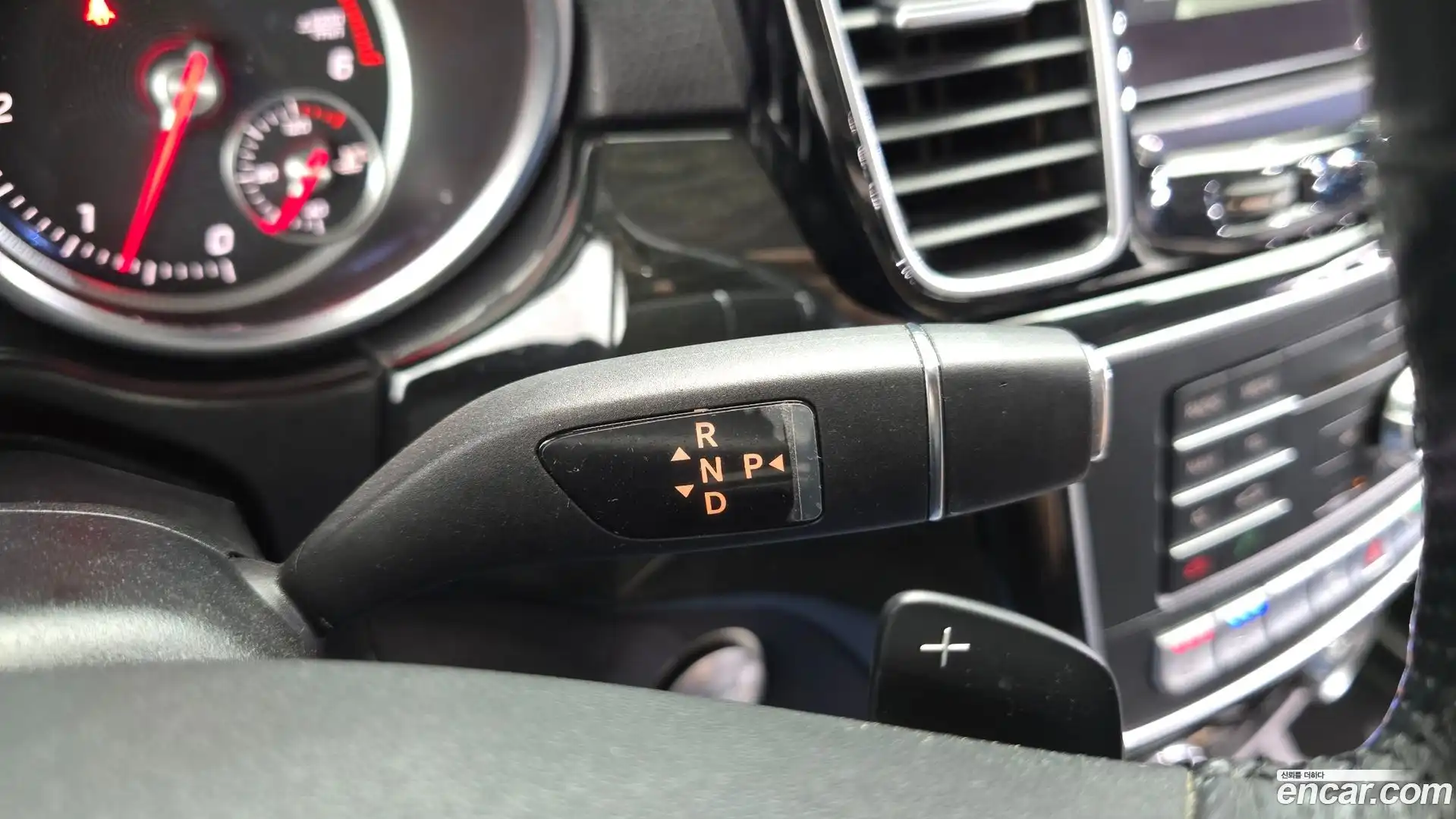 GLE-Class Mercedes-Benz 2017.4-INNER-009