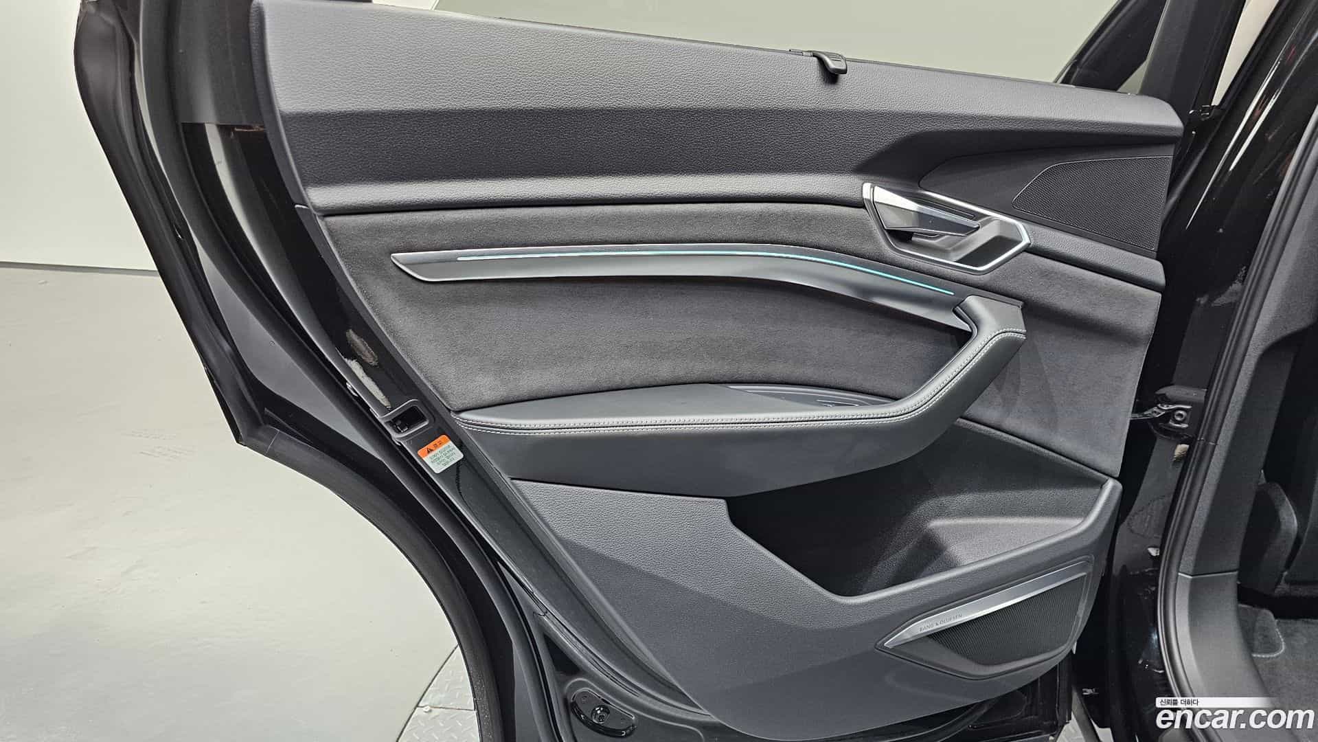 e-tron Audi 2023.7-INNER-035