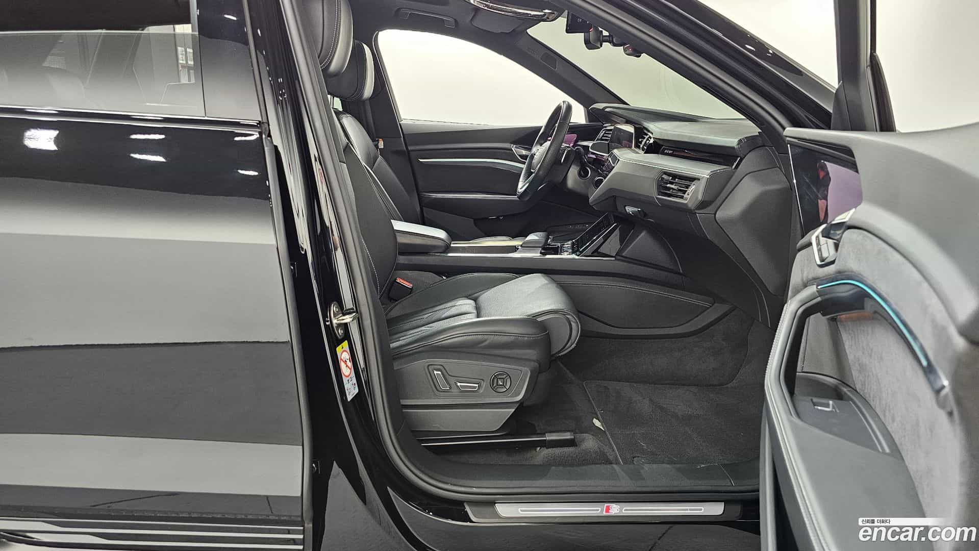 e-tron Audi 2023.7-INNER-036