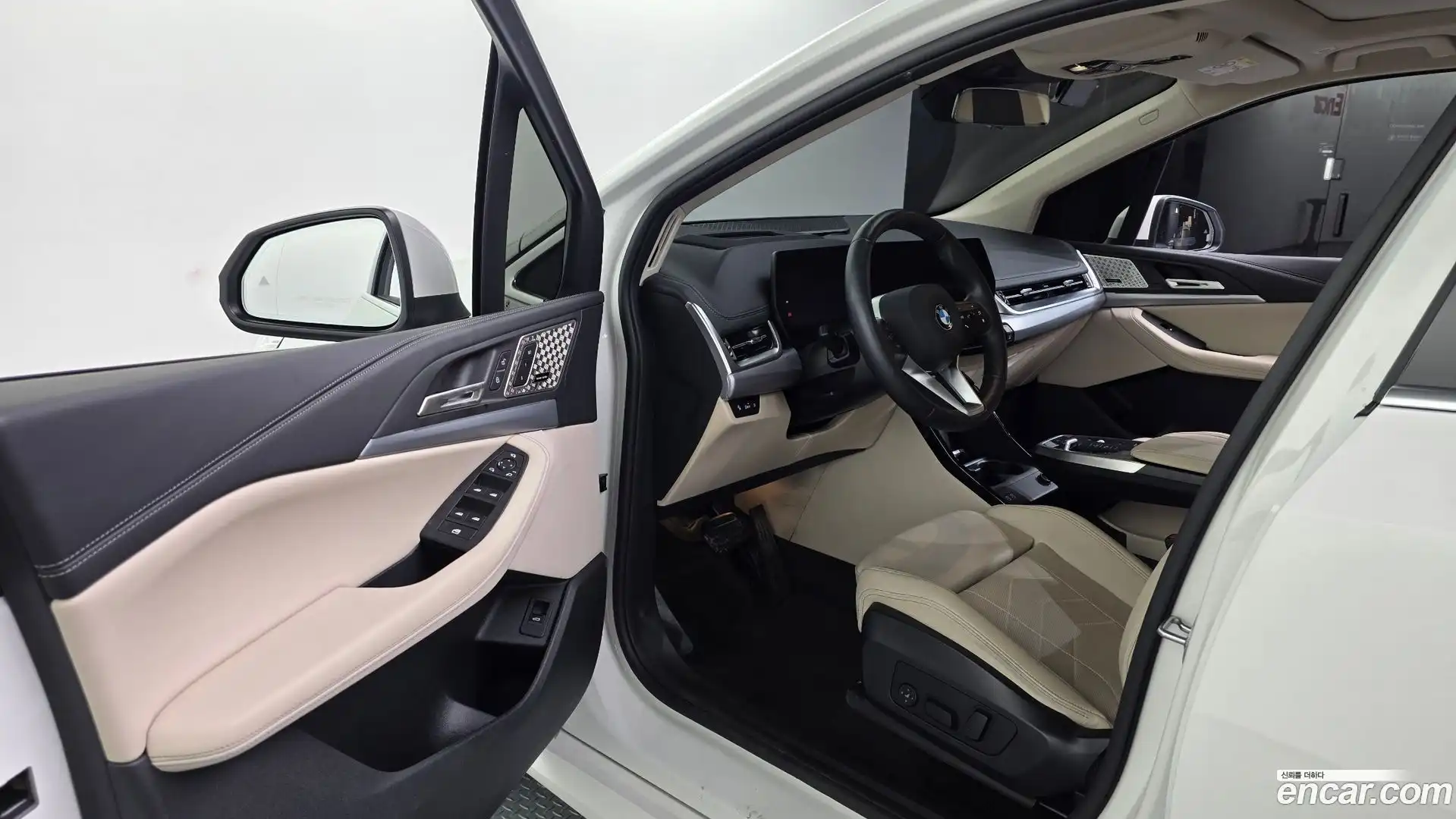 2-Series BMW 2025.5-INNER-010