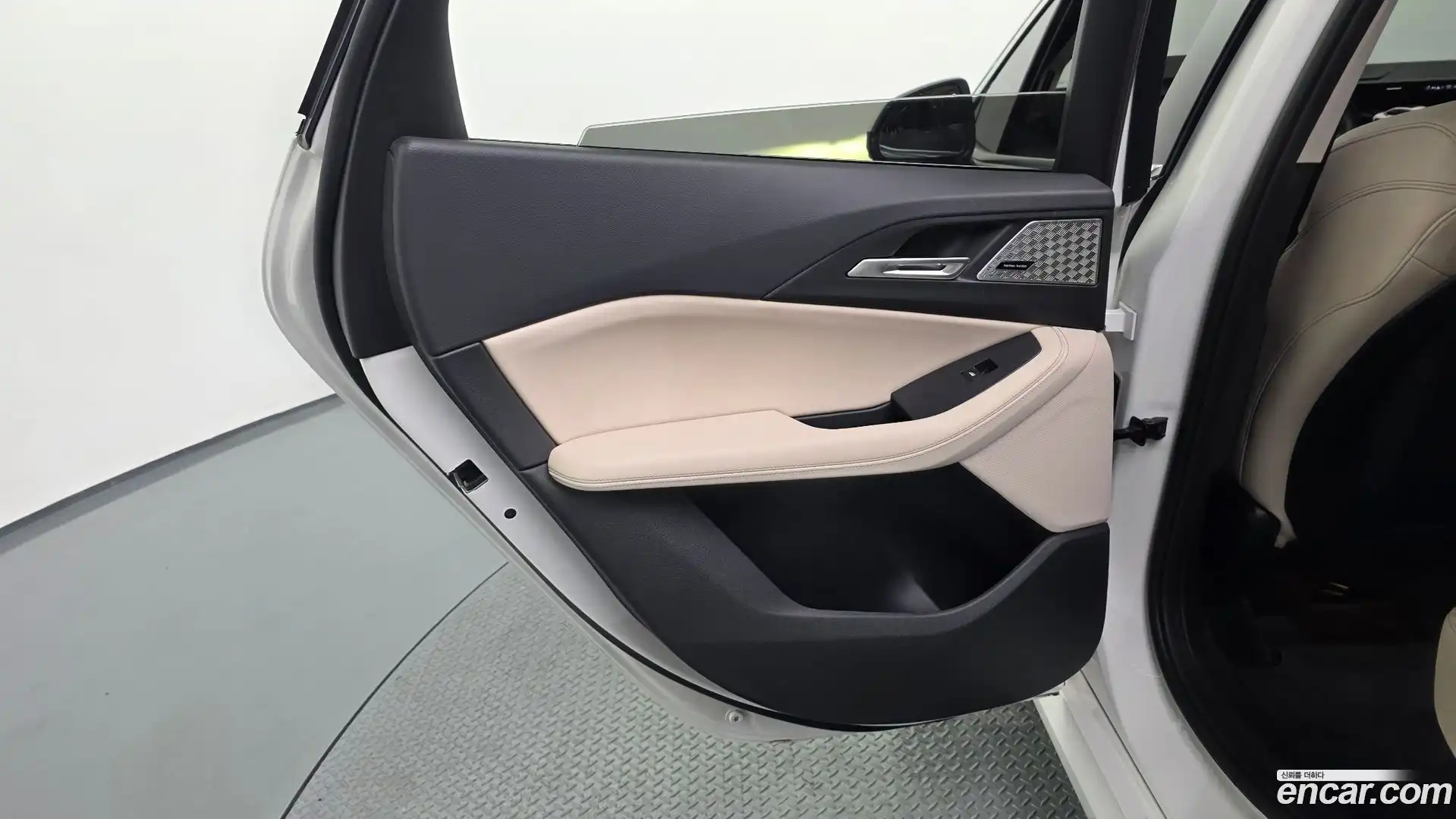 2-Series BMW 2025.5-INNER-035