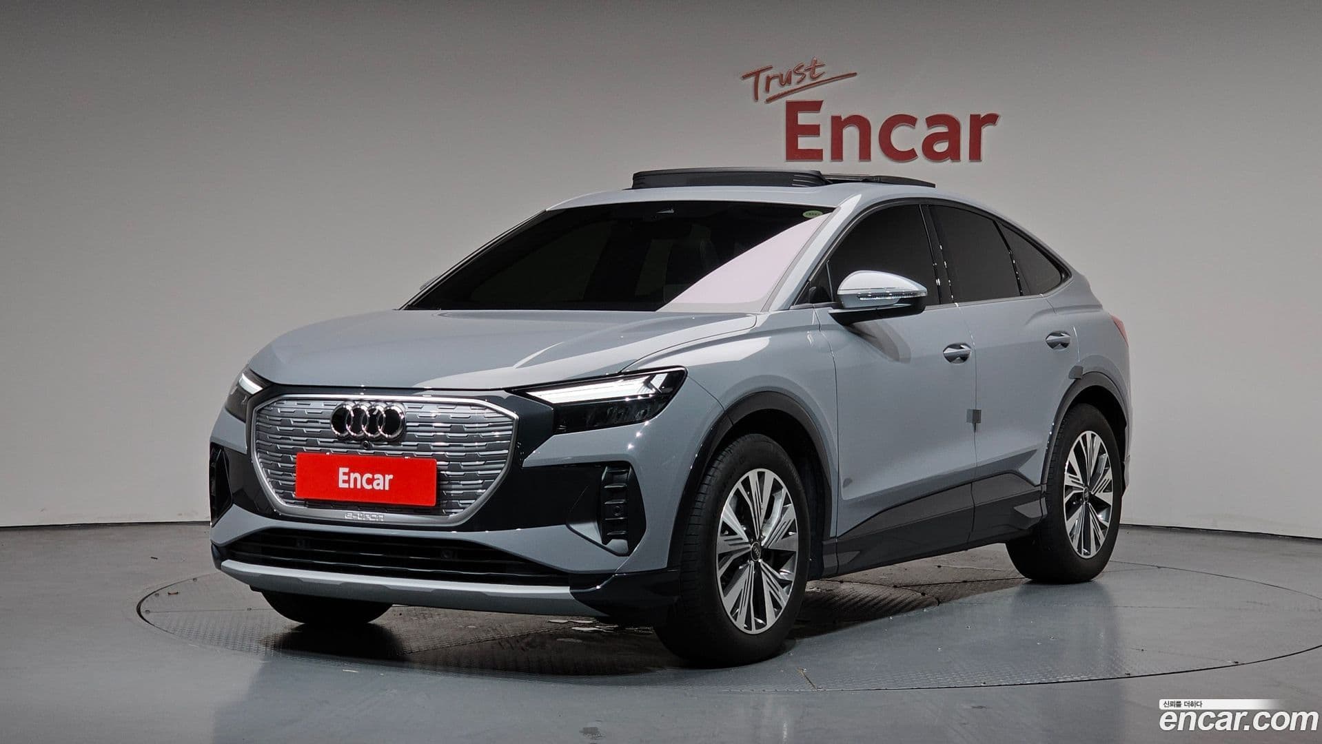 Main__Slider__Photo:Q4 e-tron Audi 2025.2-0