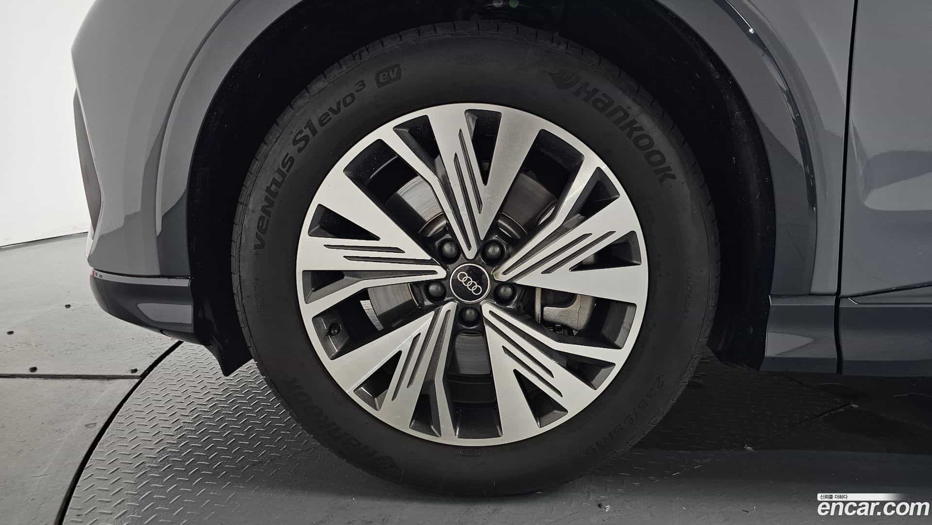 Q4 e-tron Audi 2025.2-OUTER-005