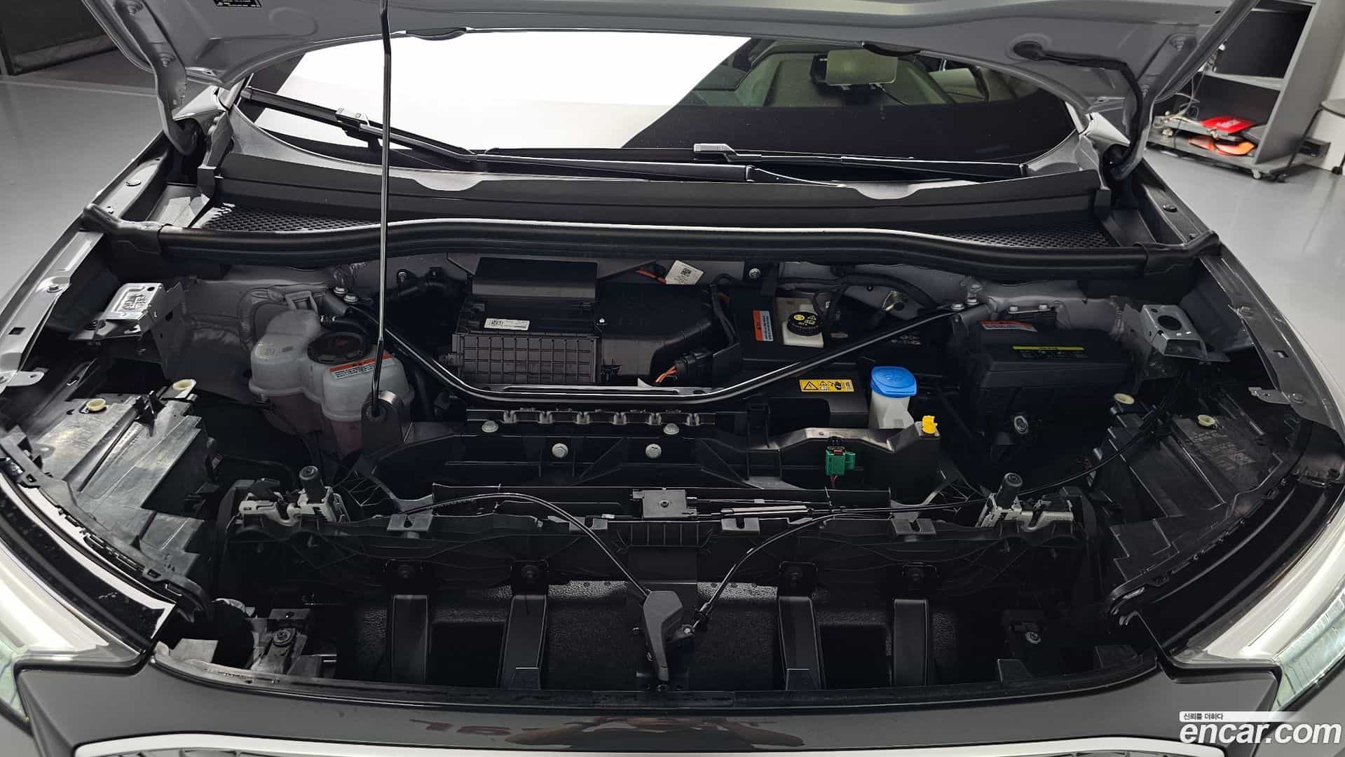 Q4 e-tron Audi 2025.2-OUTER-006