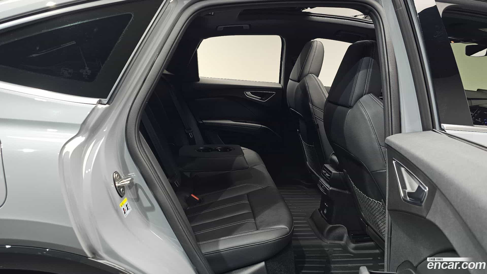 Q4 e-tron Audi 2025.2-OPTION-015