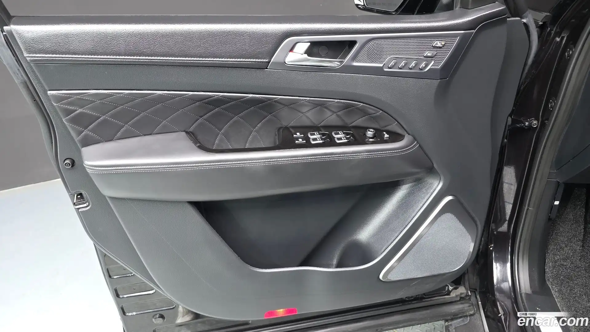 Rexton KG Mobility 2023.6-INNER-034