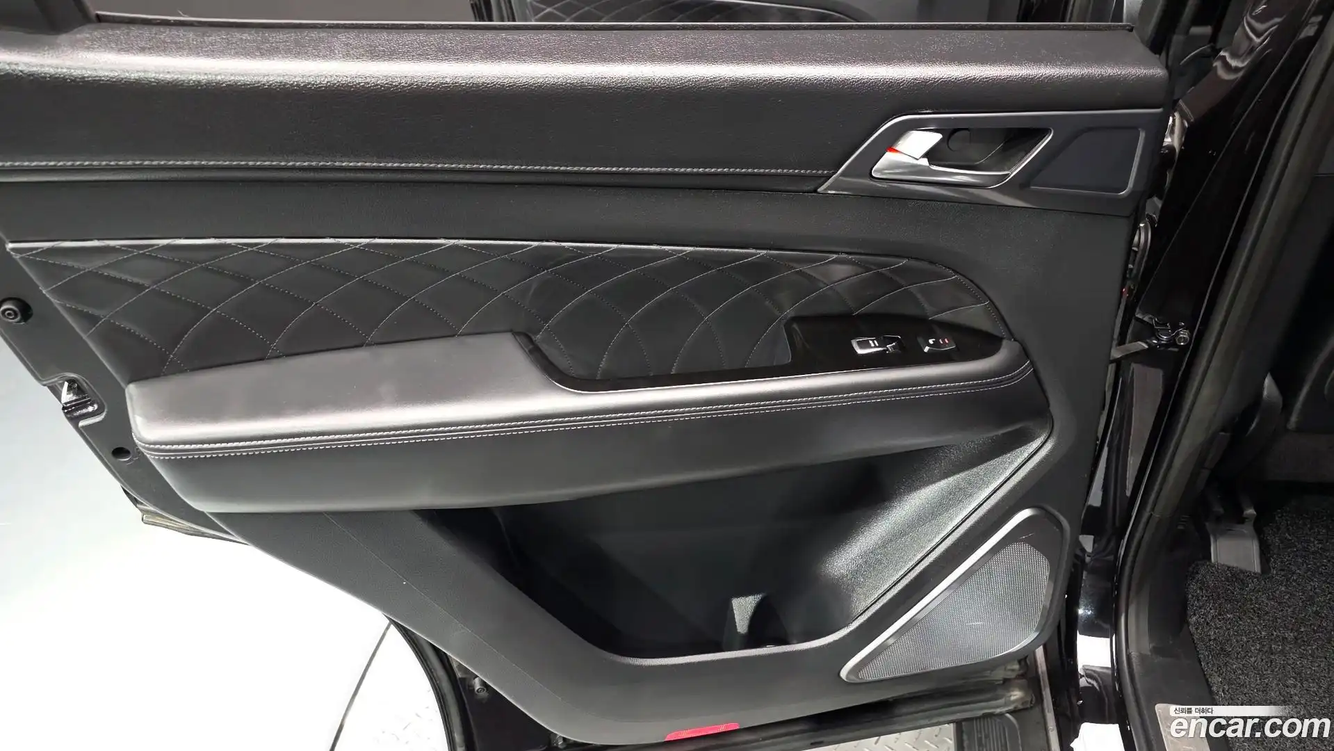 Rexton KG Mobility 2023.6-INNER-035