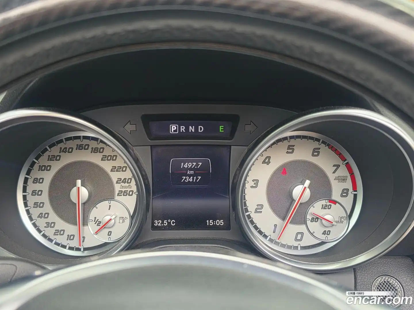 SLK-Class Mercedes-Benz 2014.9-INNER-008