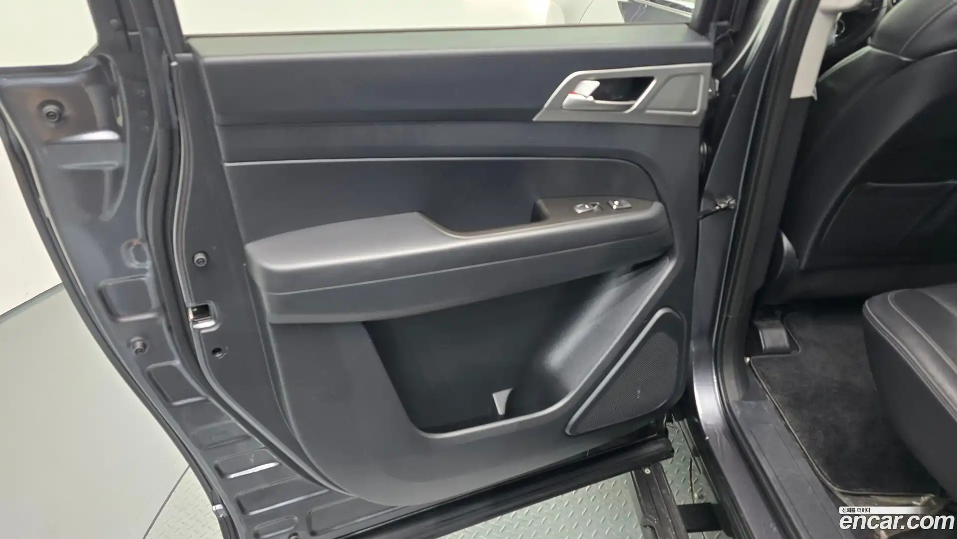 Rexton KG Mobility 2018.11-INNER-035