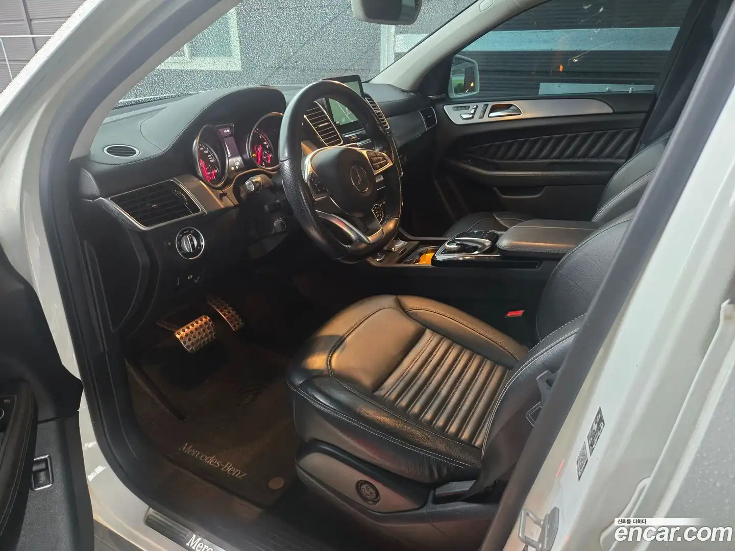 GLE-Class Mercedes-Benz 2018.2-INNER-010