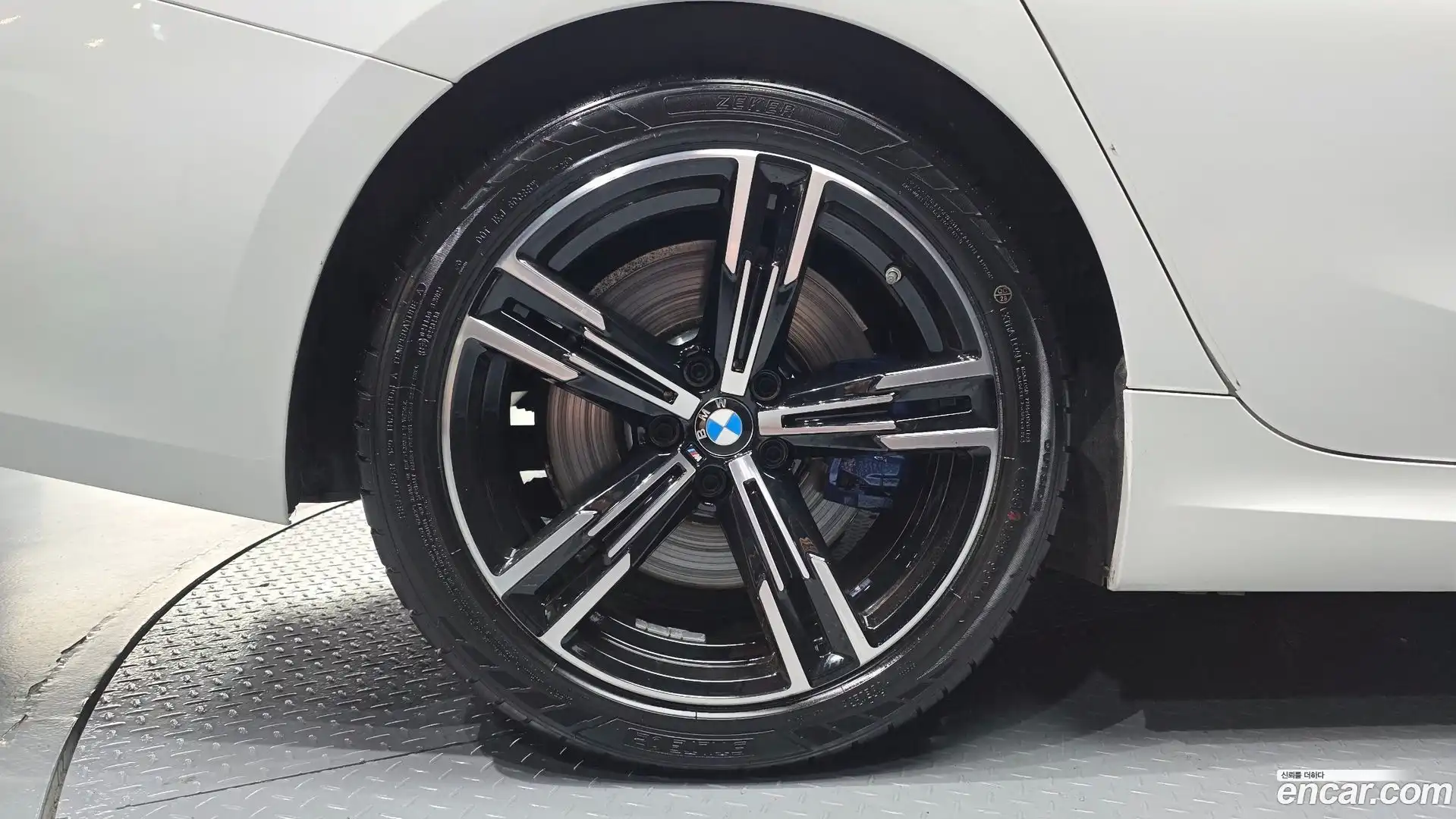 3-Series BMW 2024.0-OUTER-005