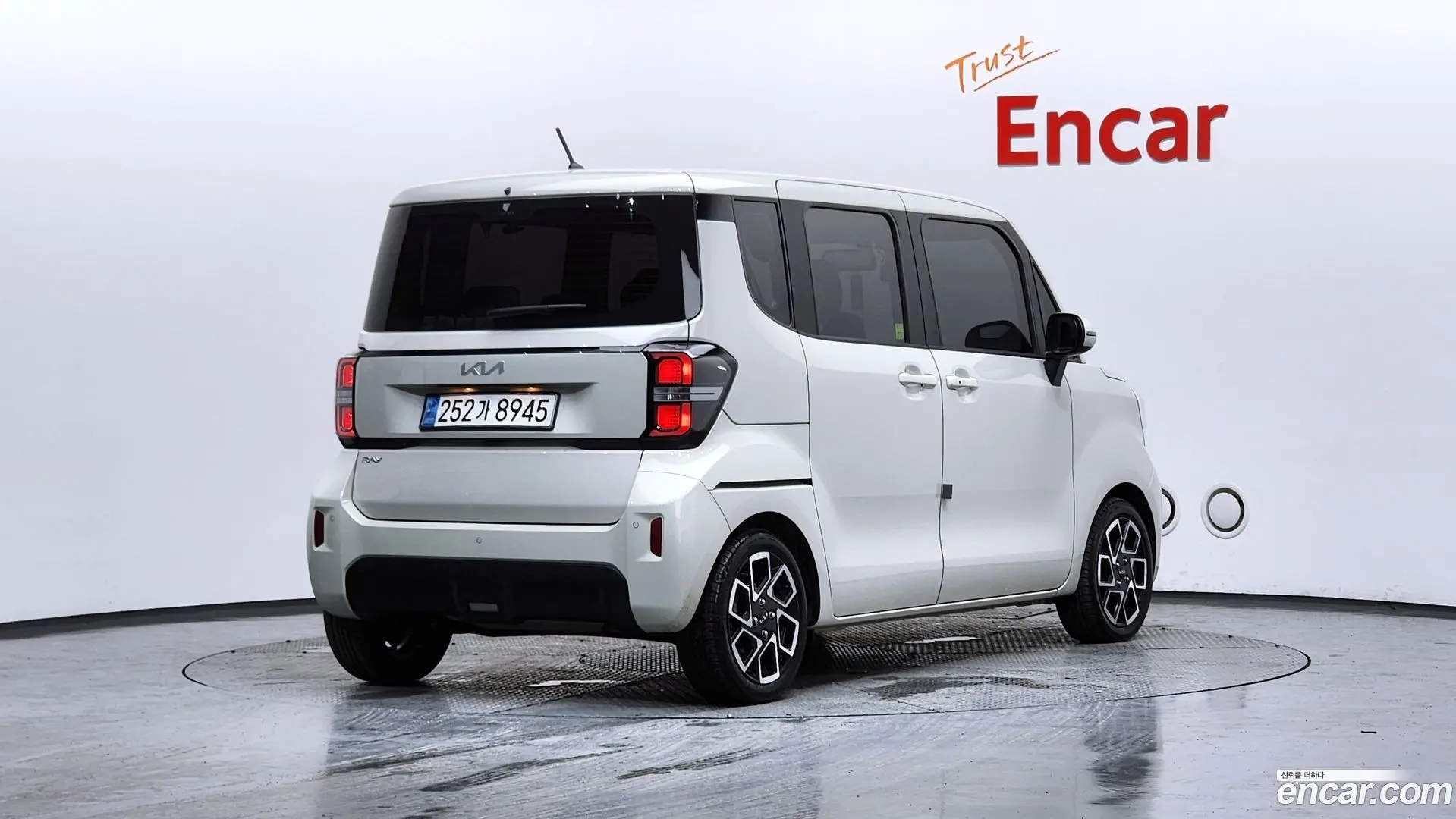 Main__Slider__Photo:RAY Kia 2022.11-1