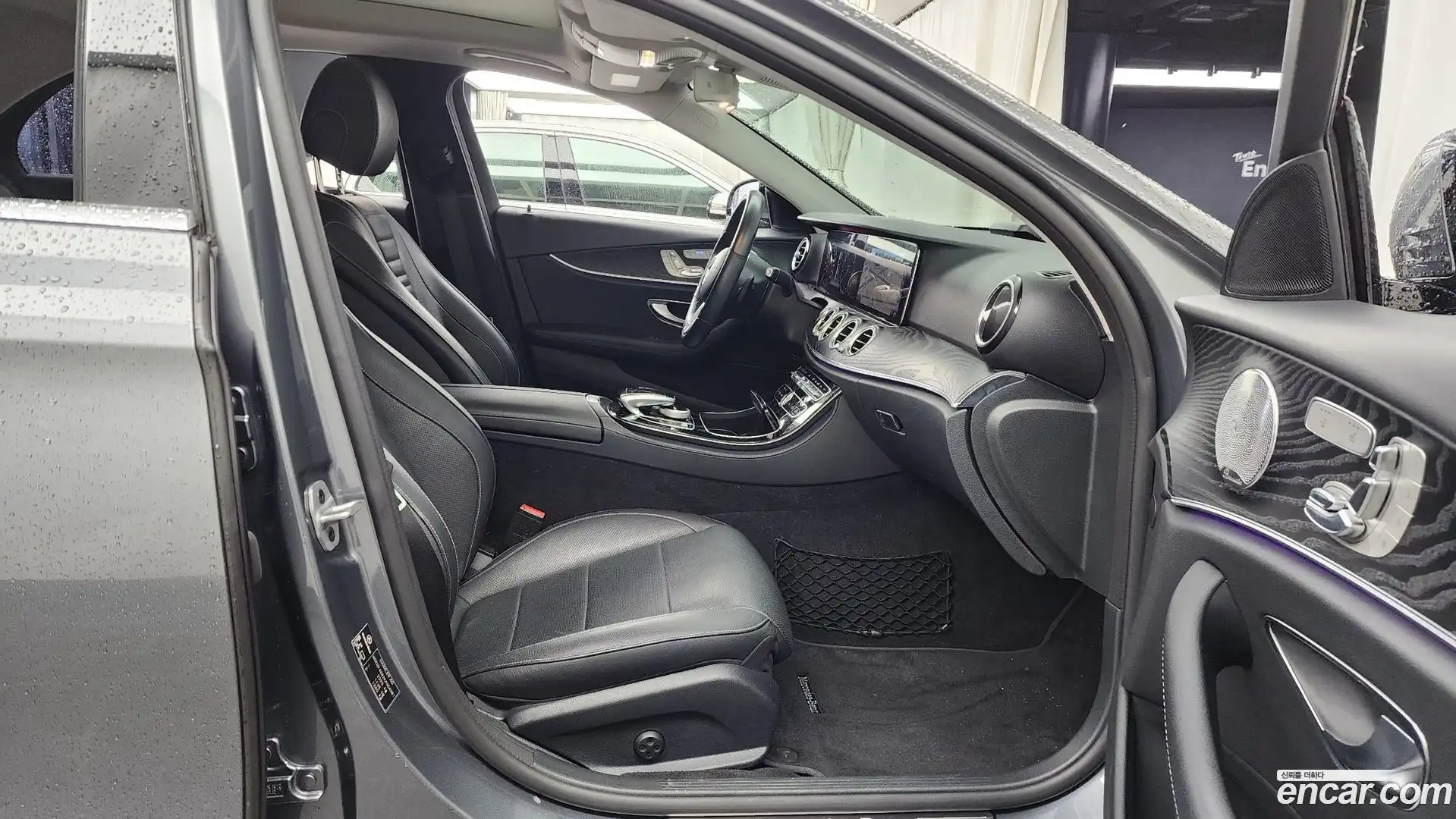 E-Class Mercedes-Benz 2018.10-OPTION-015
