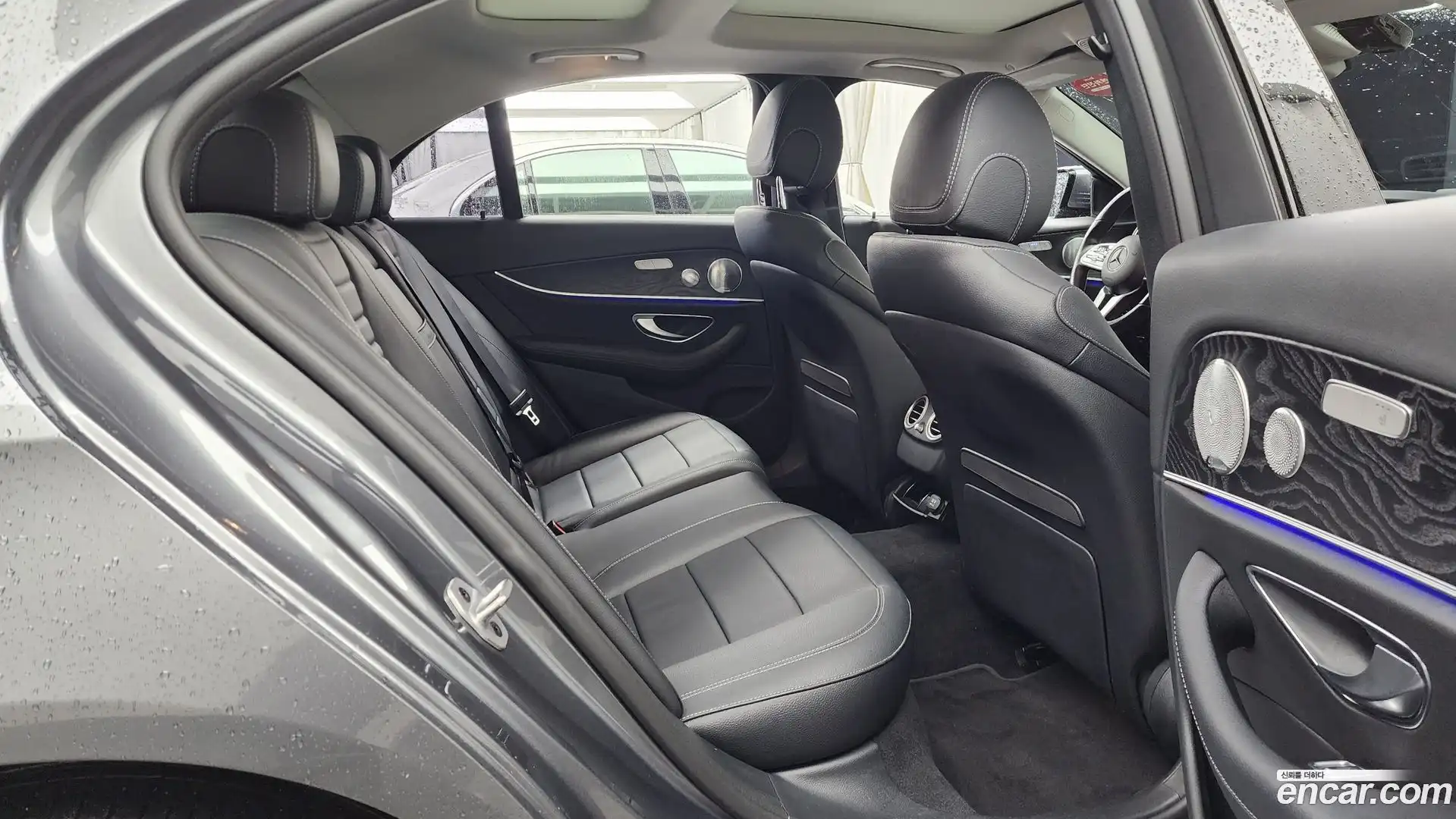 E-Class Mercedes-Benz 2018.10-OPTION-016