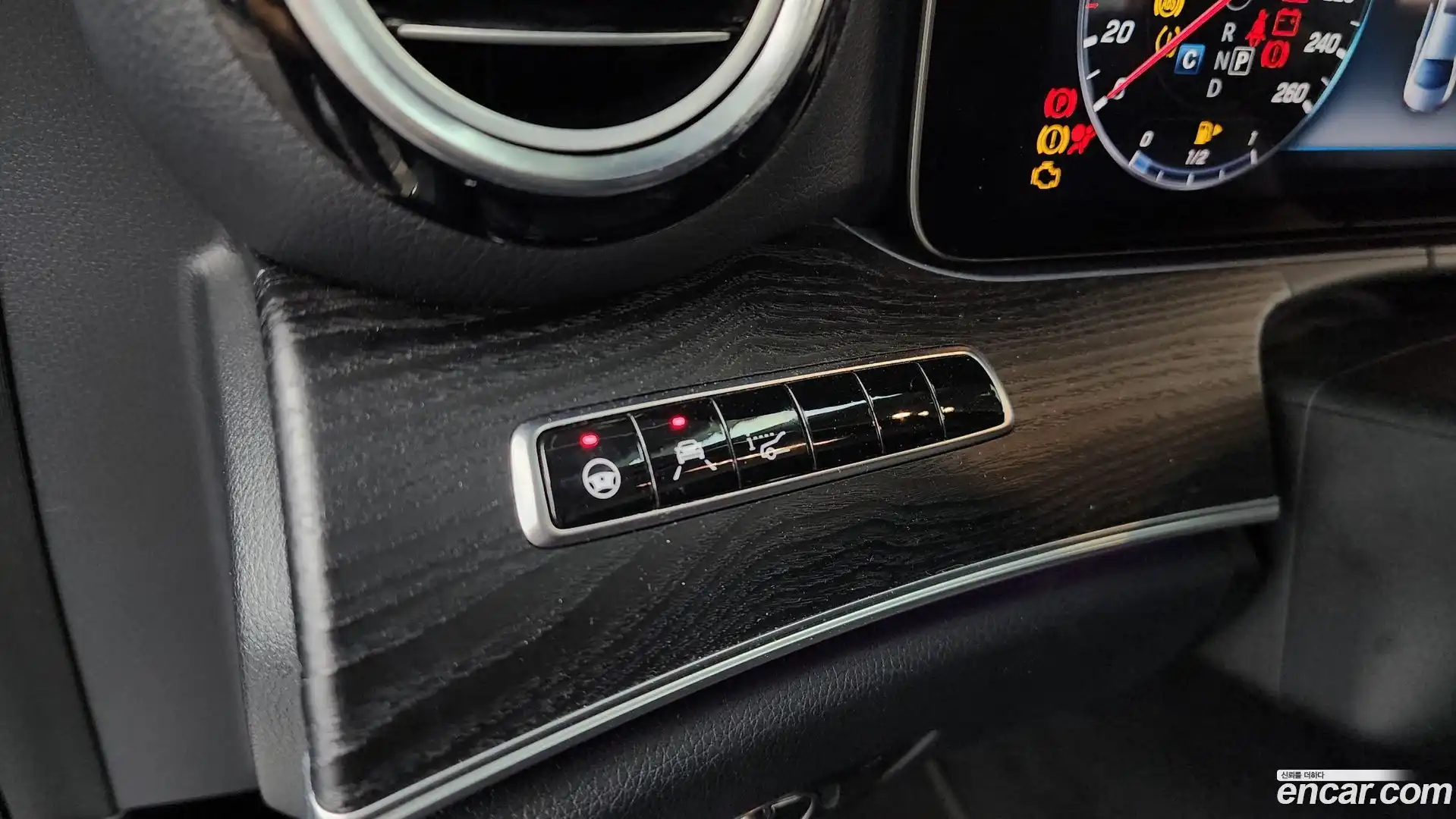 E-Class Mercedes-Benz 2018.10-OPTION-020