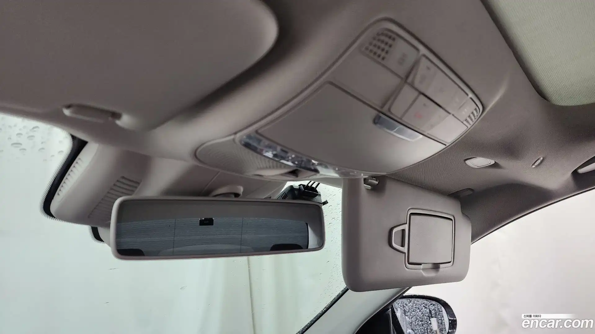 E-Class Mercedes-Benz 2018.10-OPTION-040