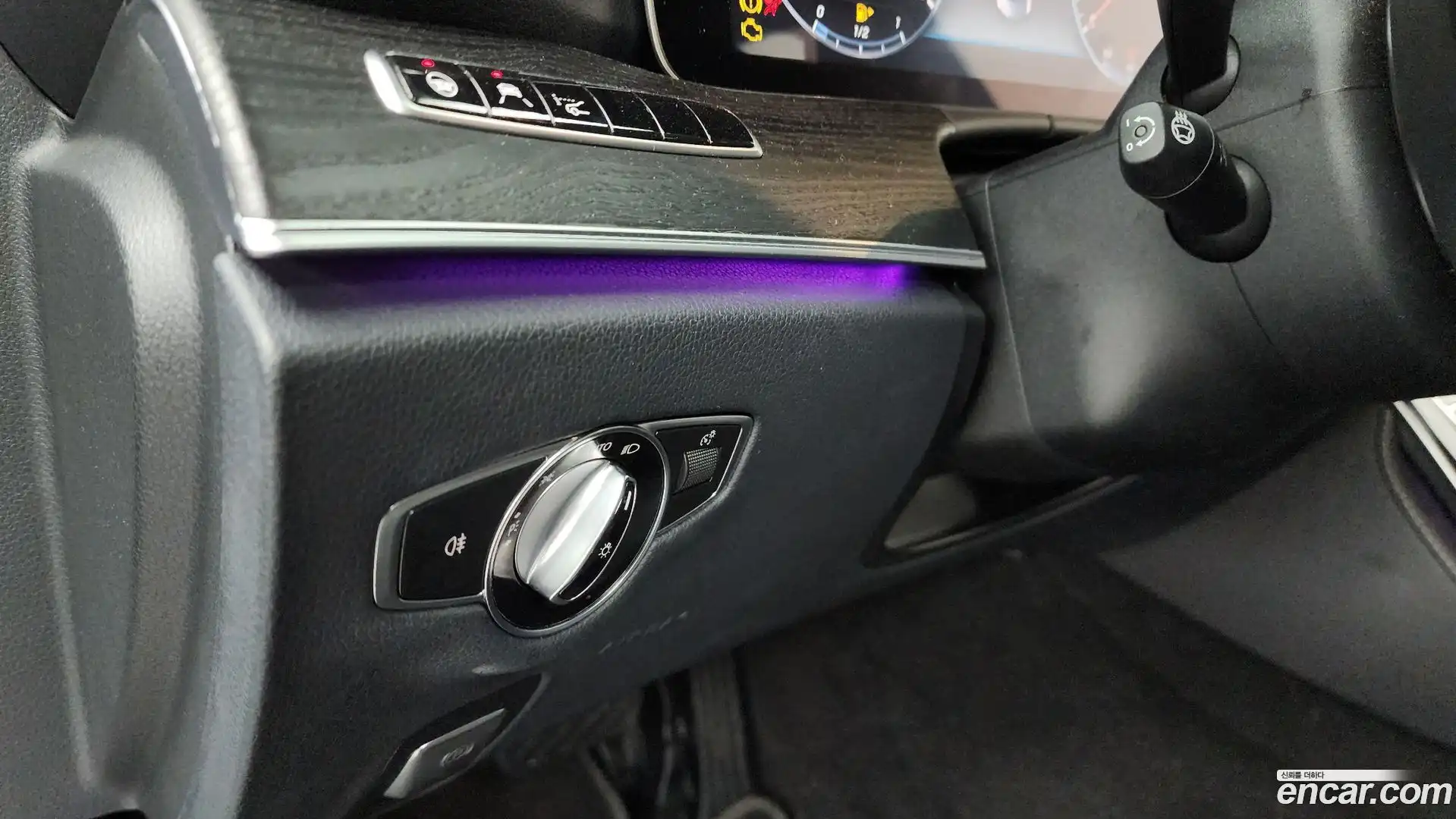 E-Class Mercedes-Benz 2018.10-OPTION-041
