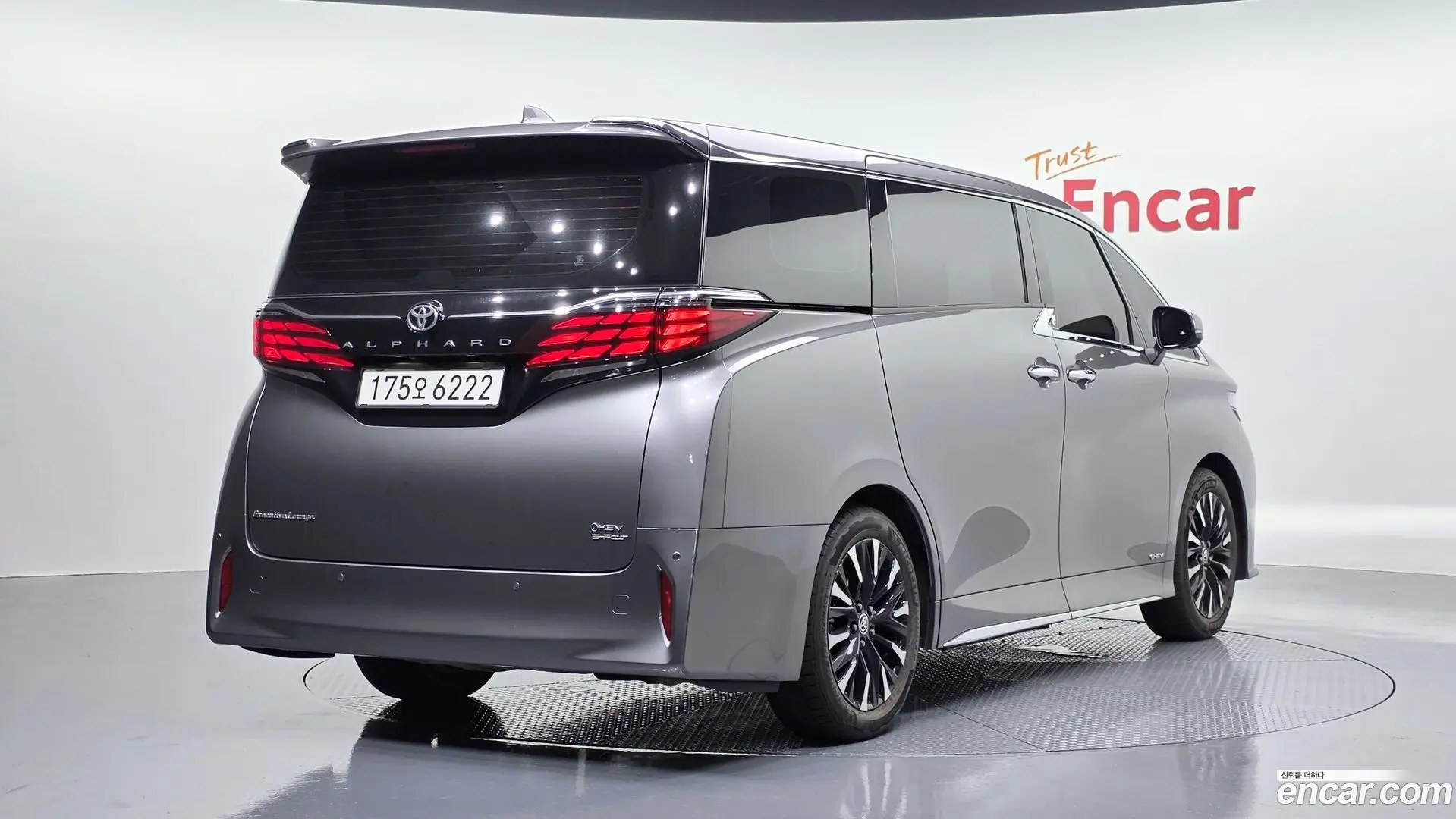 Main__Slider__Photo:Alphard Toyota 2025.5-1