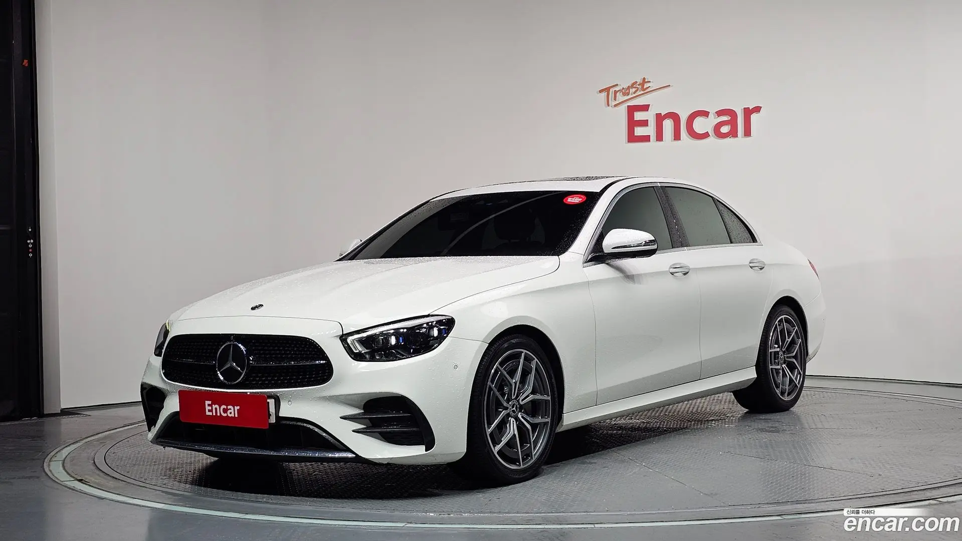 Main__Slider__Photo:E-Class Mercedes-Benz 2020.11-0