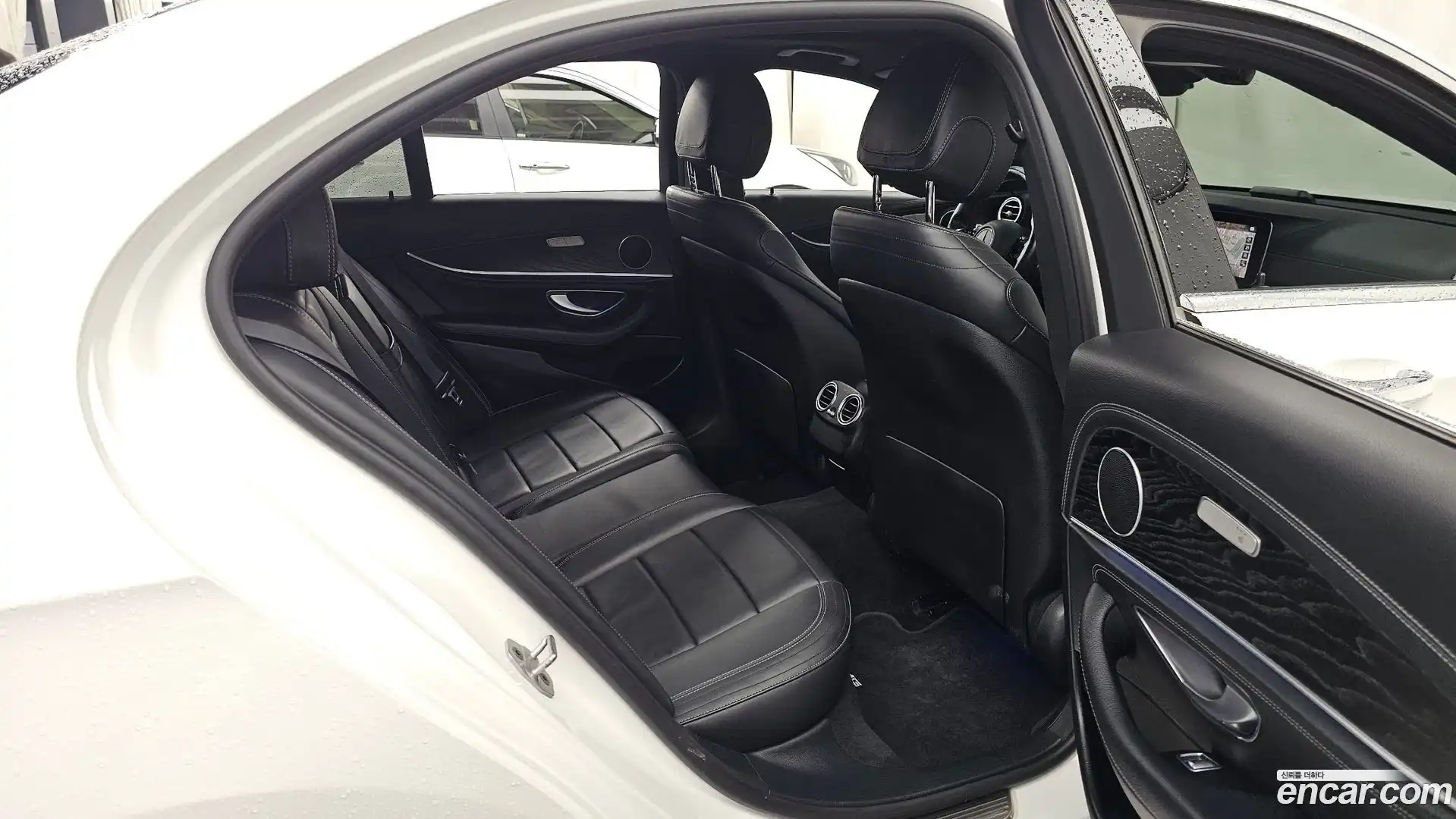 E-Class Mercedes-Benz 2020.11-OPTION-016